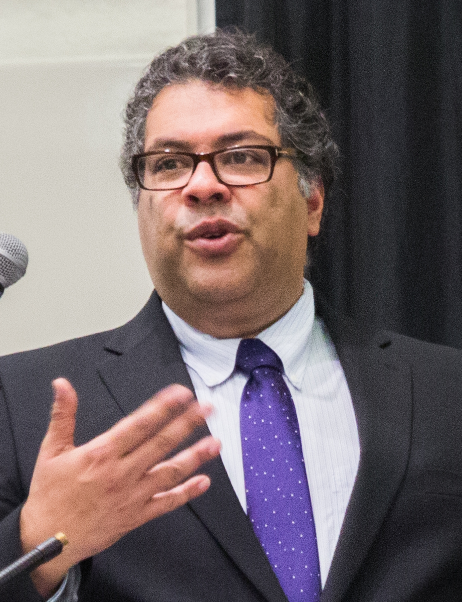 NDP leader Nenshi takes aim at Smith over separation vote