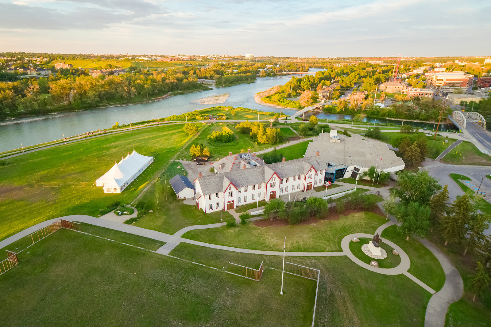Rosé Disco brings 30+ wineries, live DJs, and chef pop-ups to Confluence on August 8