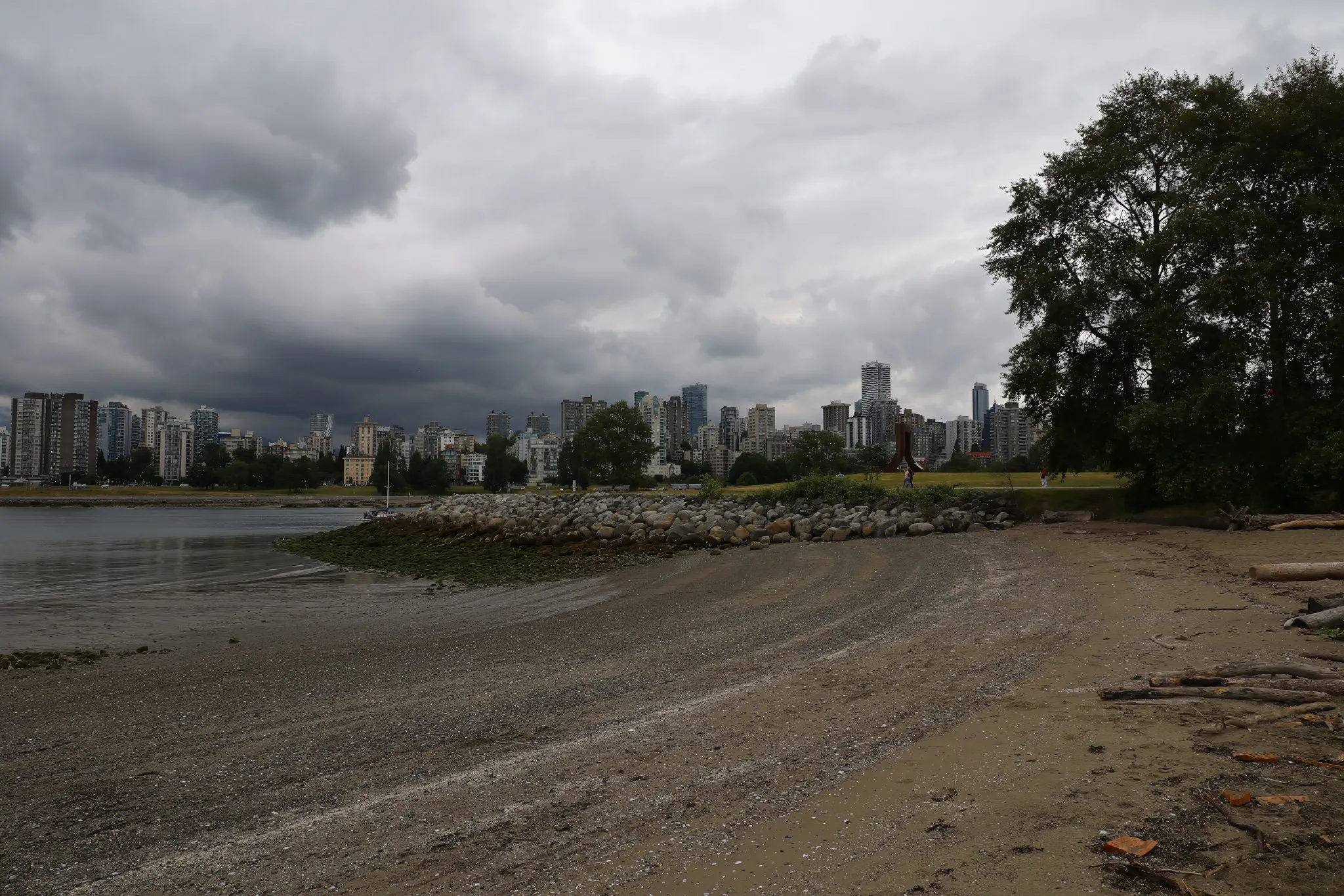 Thunderstorms and 'Juneuary' rain moving into the city