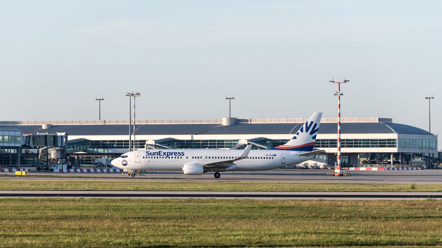 WestJet strike could begin Sunday; 4,400 flight attendants and airline issue lockout notice