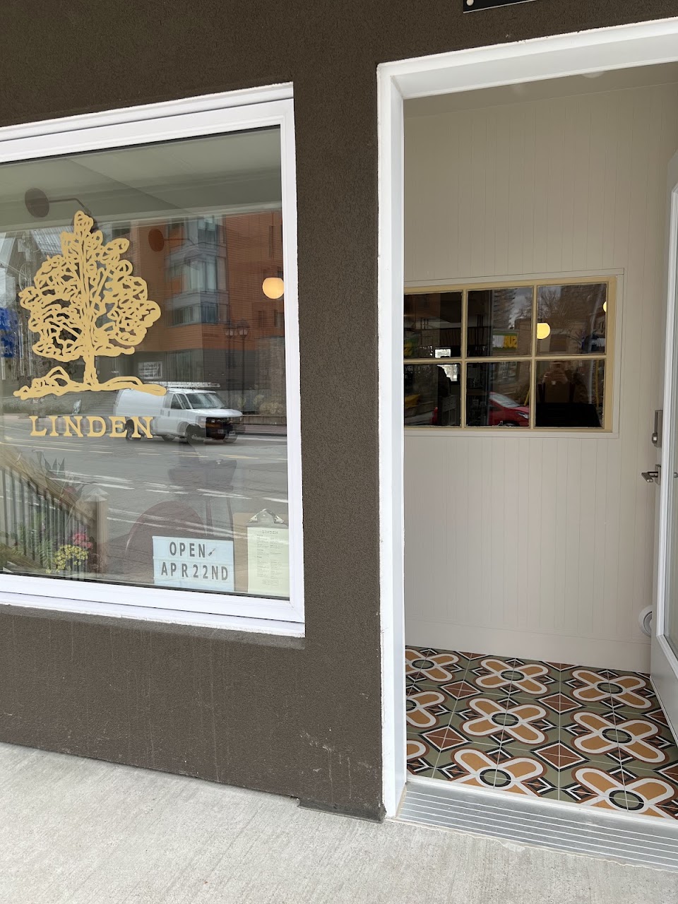 Linden Pizza on Beechwood brings exceptionally thin, crisp crusts