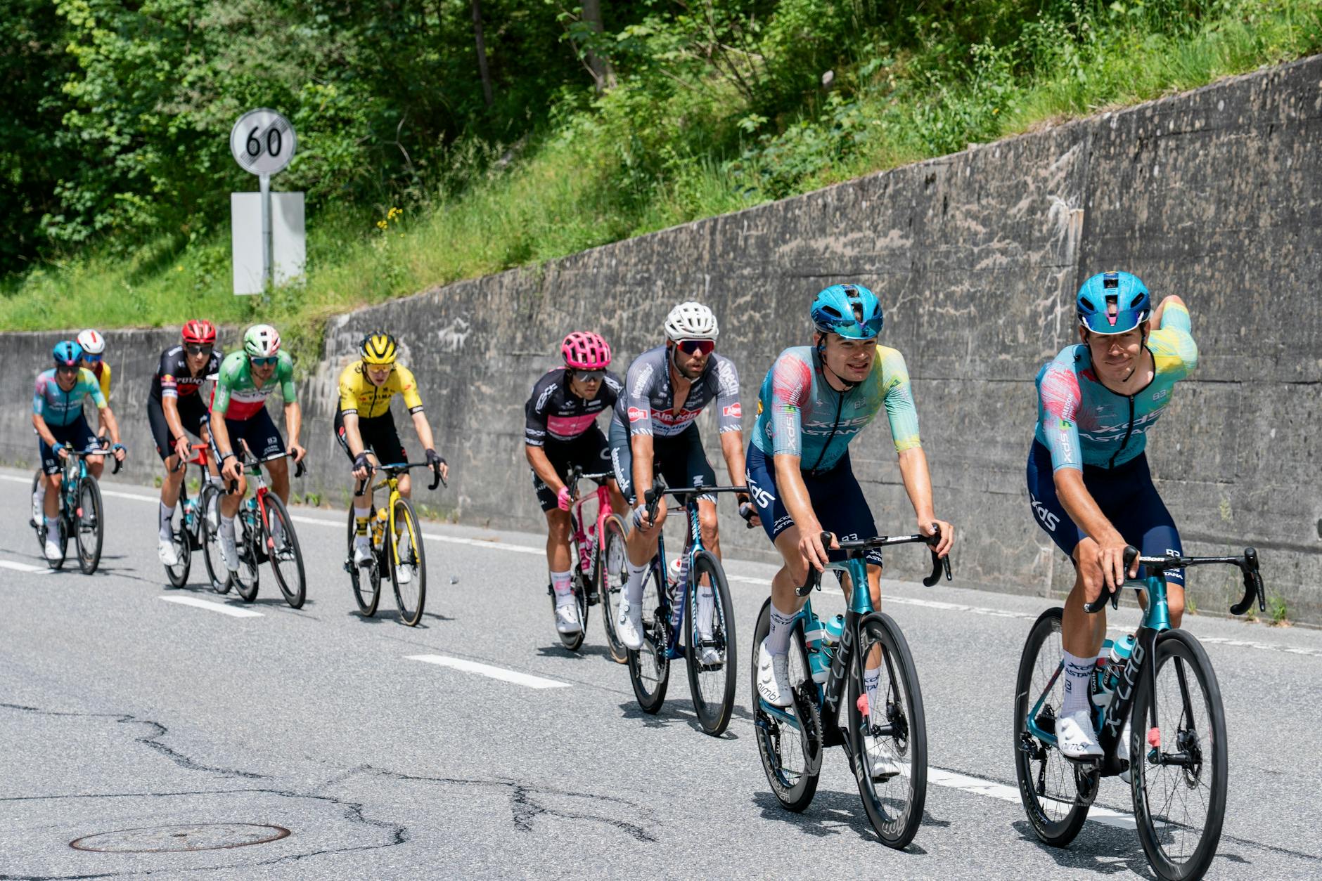 Over 15,000 cyclists ride for Olympic-themed Tour de l'Île