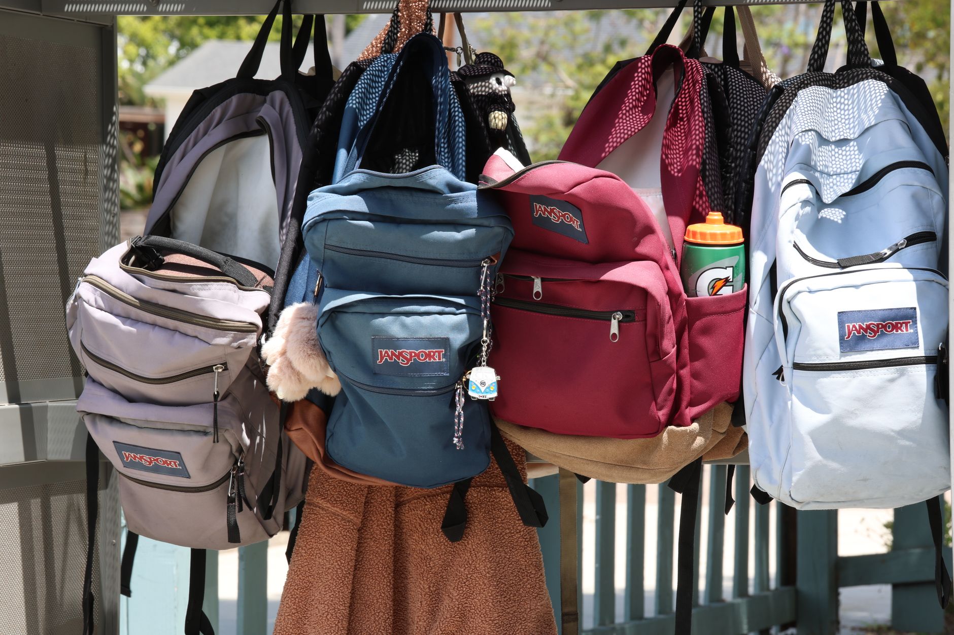 Surrey non-profit distributes 1,400 backpacks to students in need at annual back-to-school event