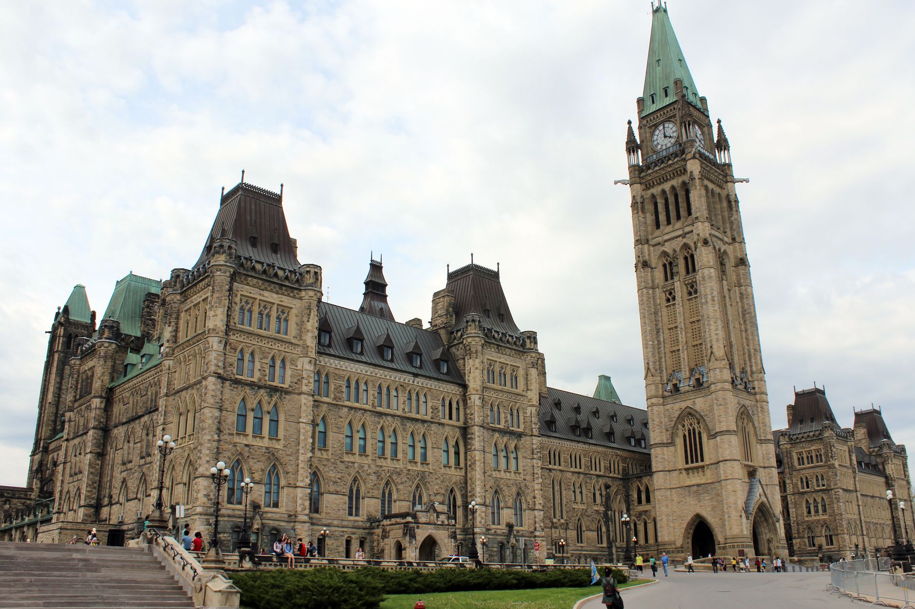 Federal government opens public consultation on AI transparency and bot identification