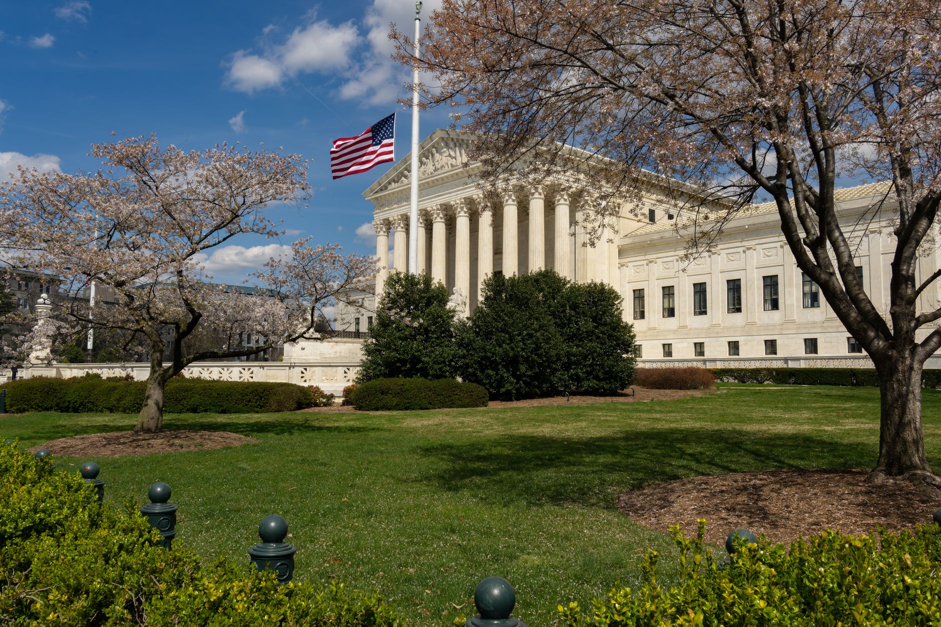 Federal government asks court to strike down climate lawsuit before hearing