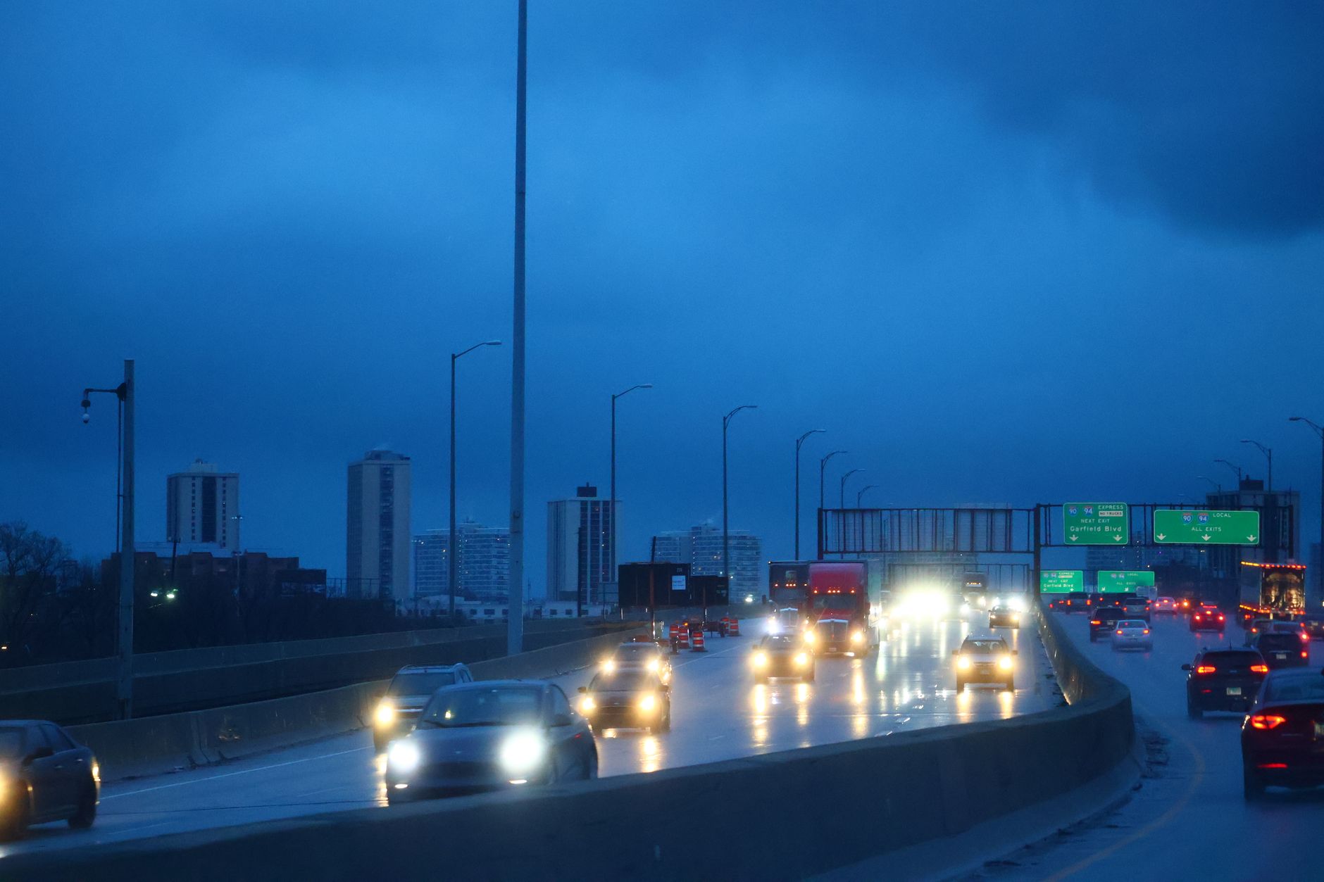Gardiner Expressway closed westbound at Rees after vehicle fire
