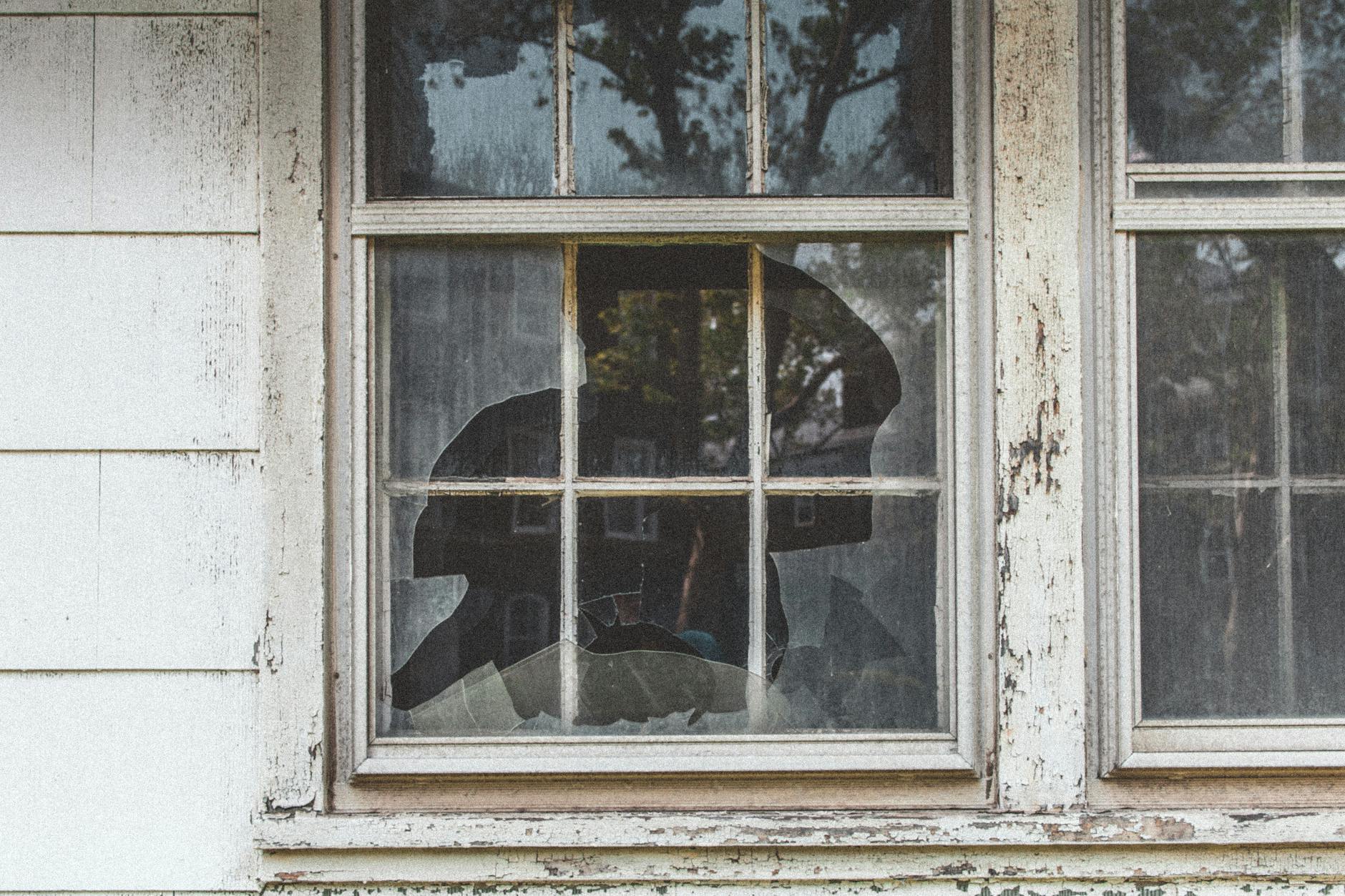 North York synagogue window damaged in suspected hate crime