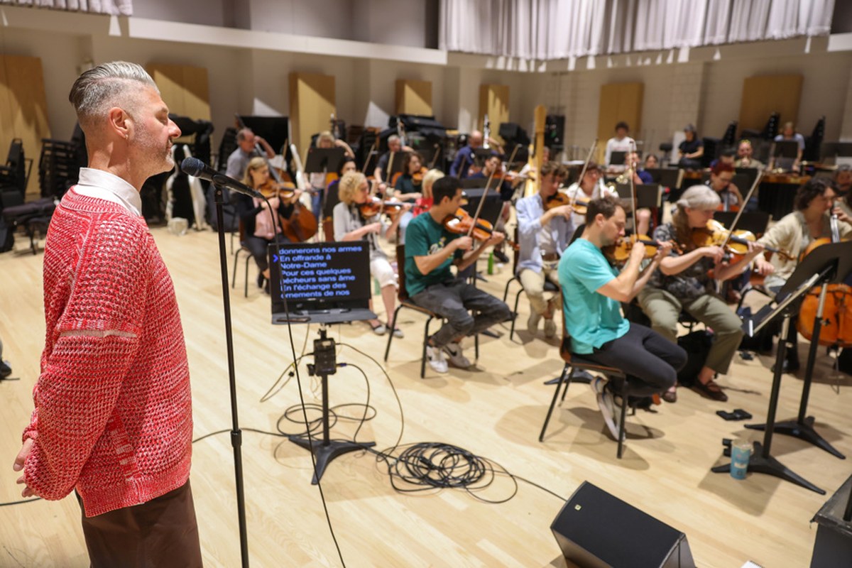 Pierre Lapointe brings orchestral reimagining of classics to Maison symphonique