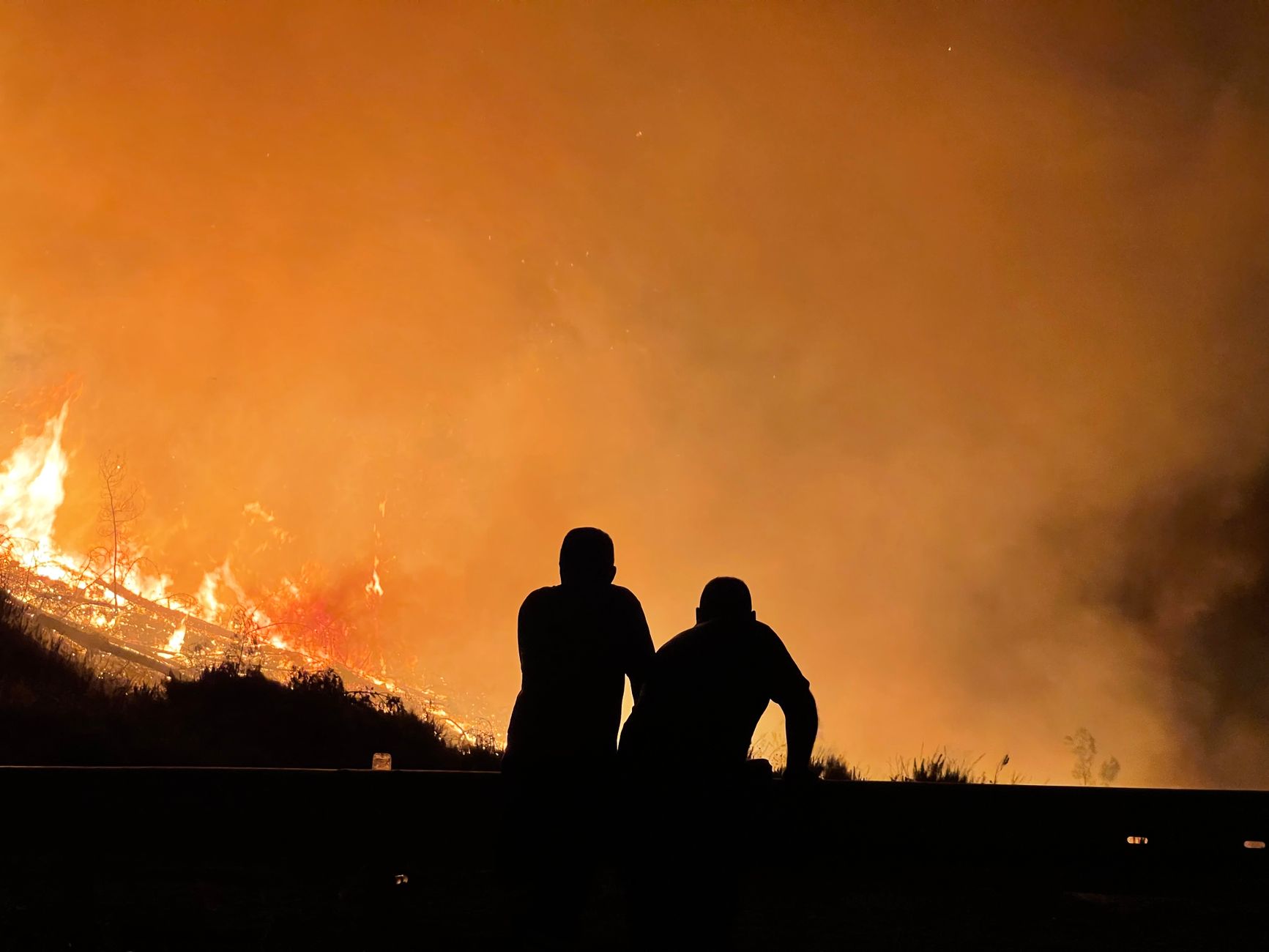 West Kelowna evacuates as wildfire burns near Okanagan Lake