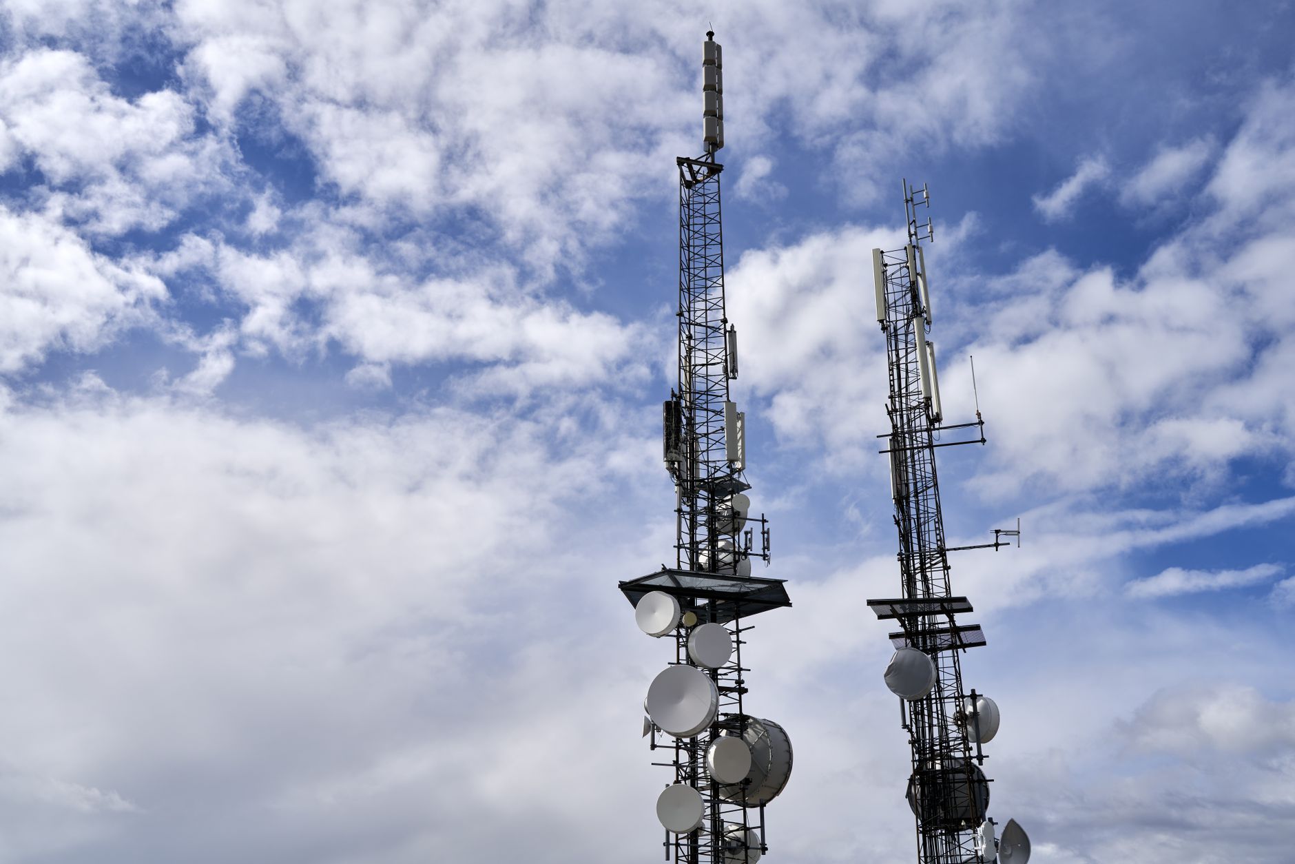 Quebec allocates $27.7M for 17 new cell towers across 10 regions outside metro areas