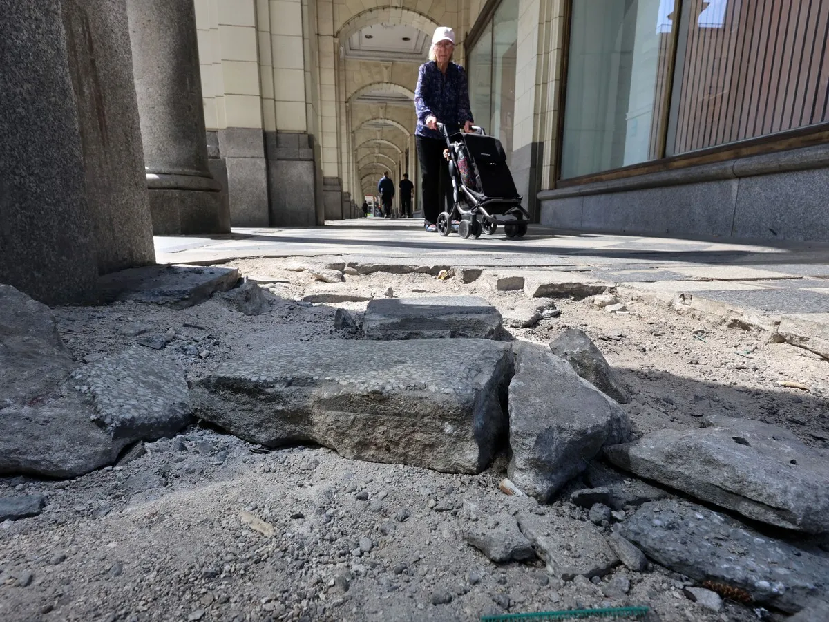 Downtown Hudson's Bay building deteriorates as summer nears