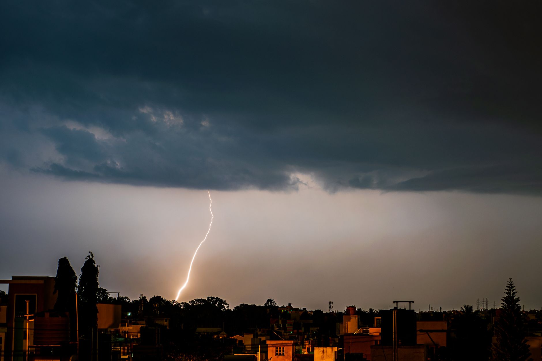 Thunderstorm warning issued for Calgary Saturday