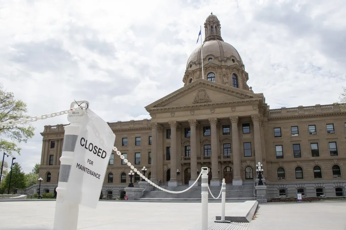 Legislature reflecting pool drained again, repair timeline unclear