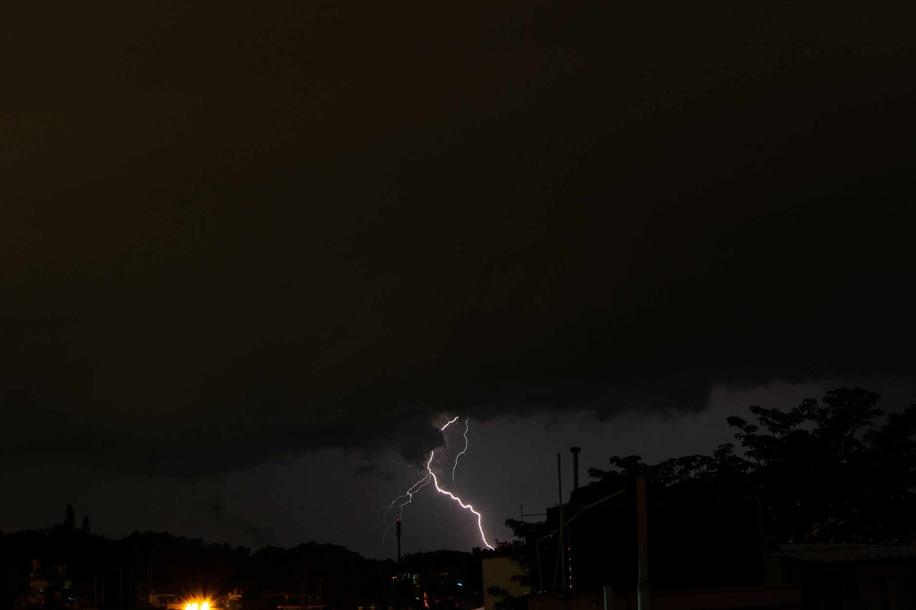 Thunderstorms expected Thursday night ahead of heat wave pushing toward 40°C