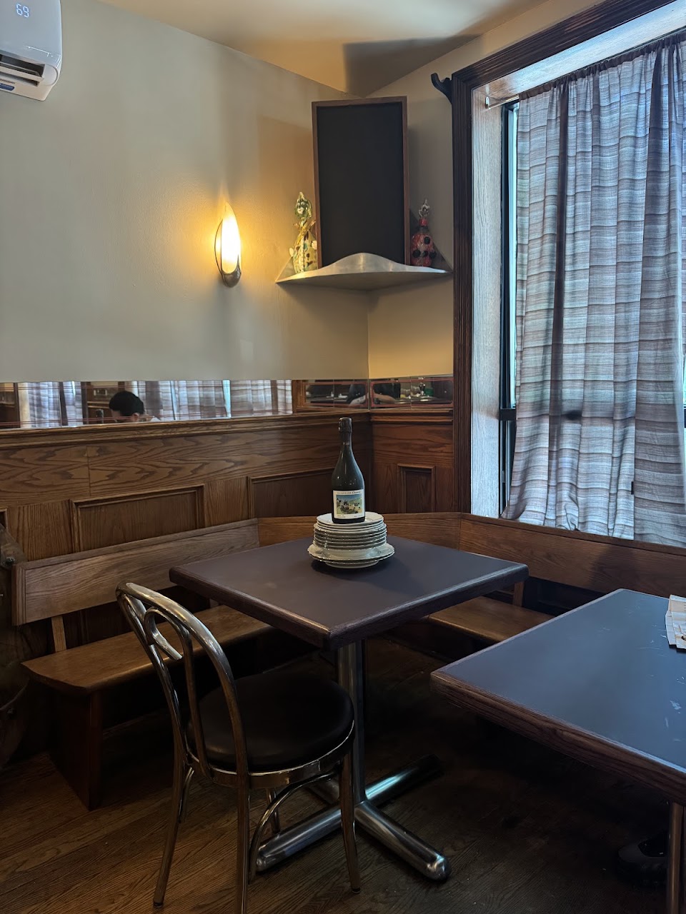 The Gemini is a secret seafood bar hidden above Dundas West