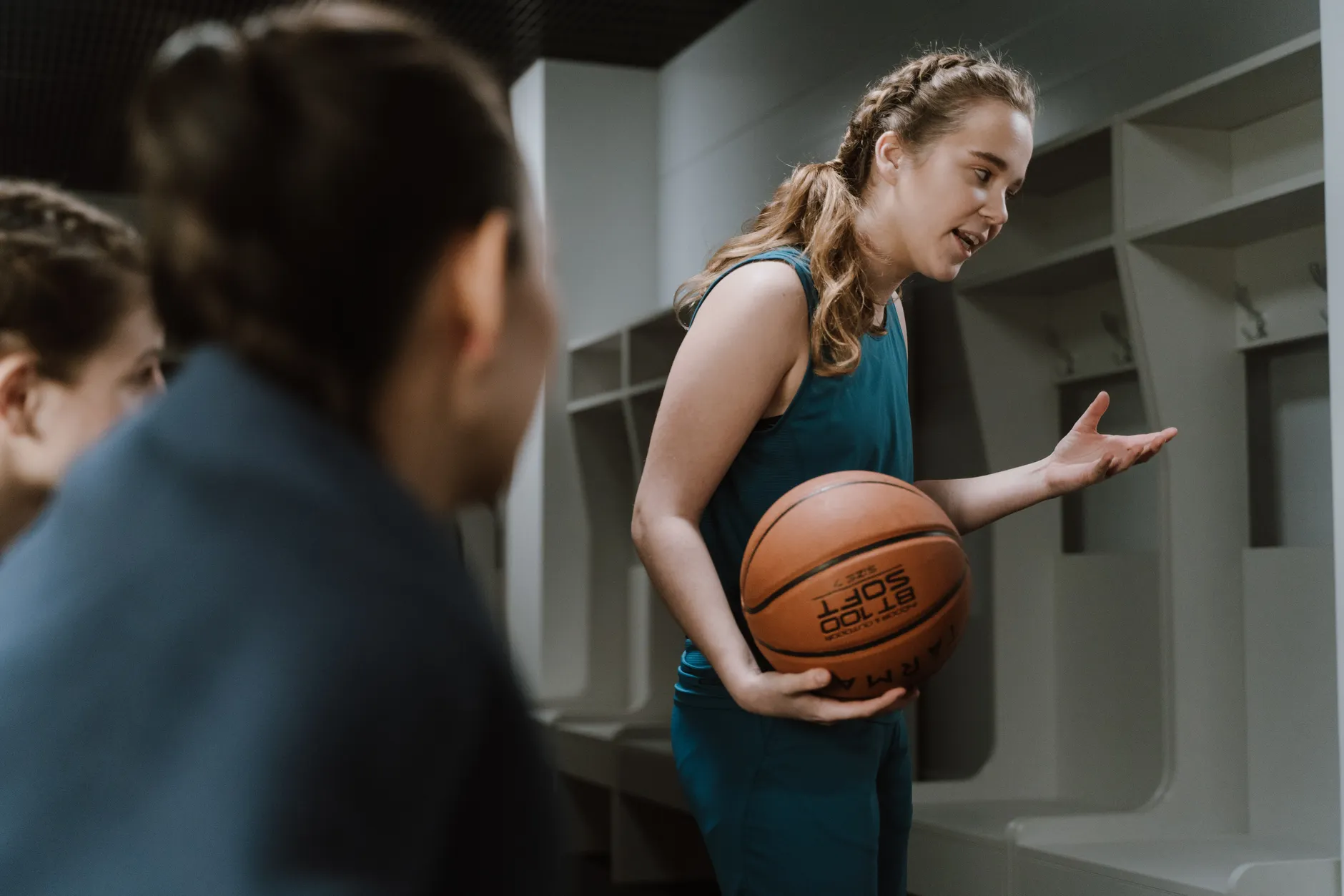 Toronto Raptors rookie Allen Graves balances NBA with daily Bible study and reading