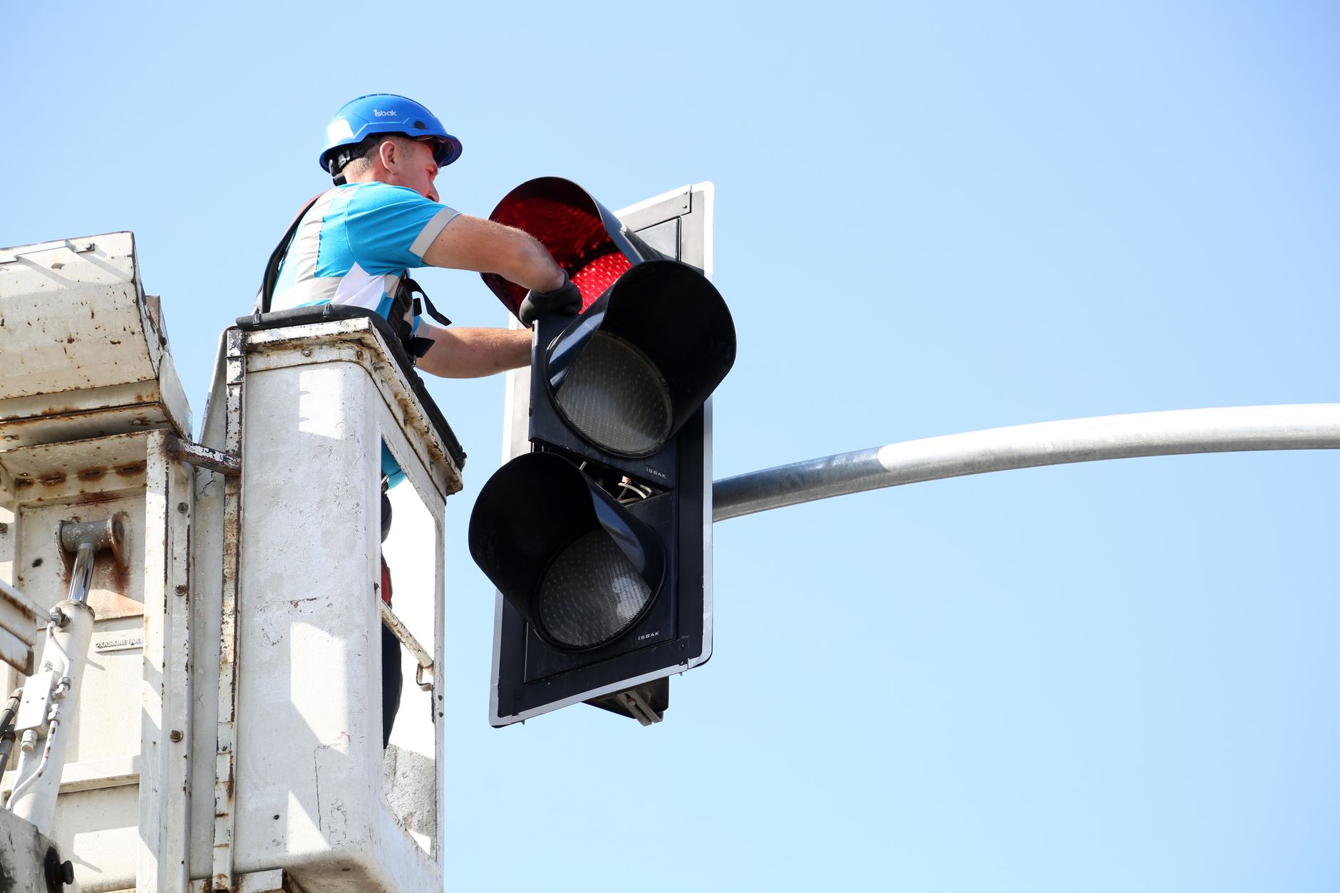 CPKC signal workers strike as pay dispute drags on