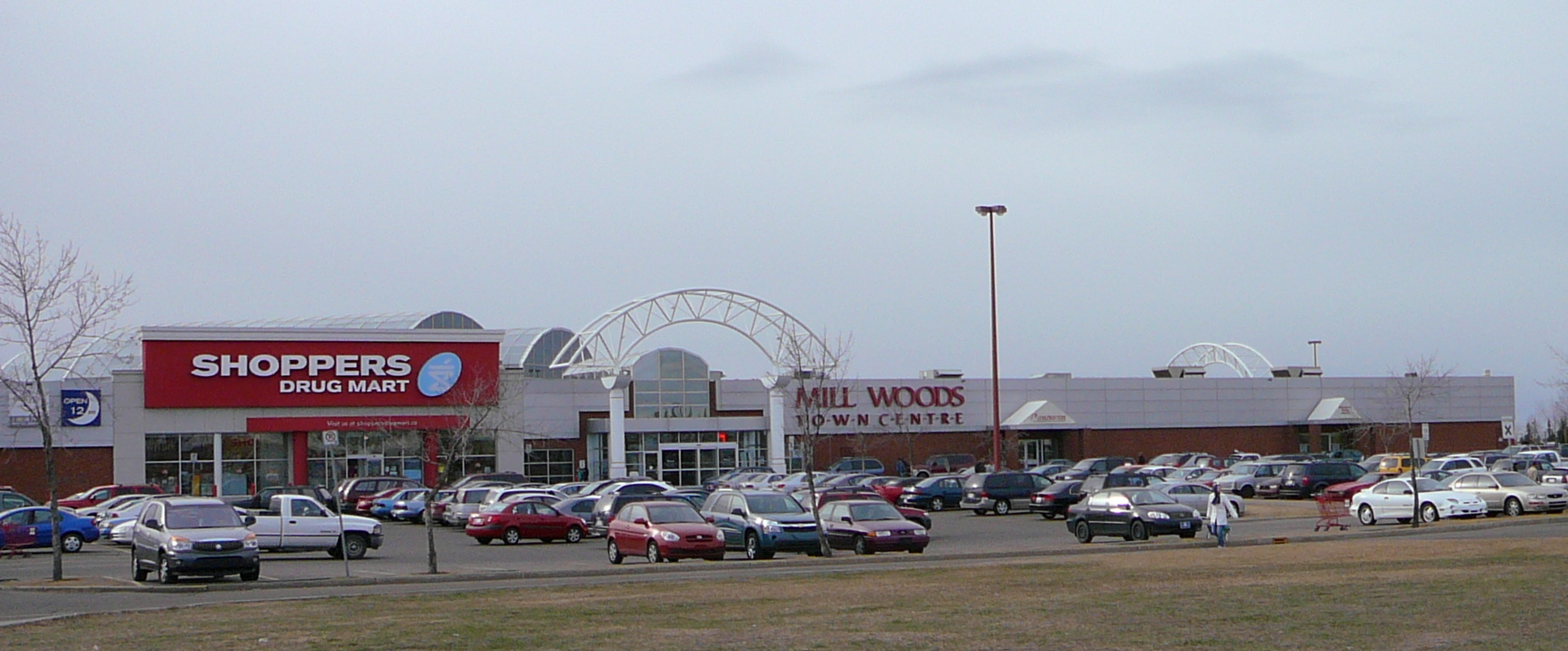 Man charged after unprovoked knife attack in Mill Woods