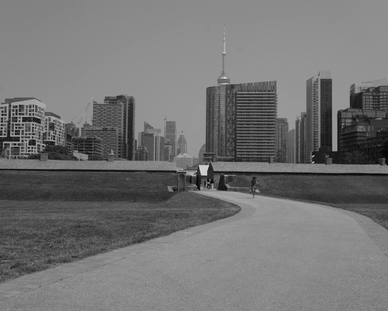 Fort York shooting sends man to hospital