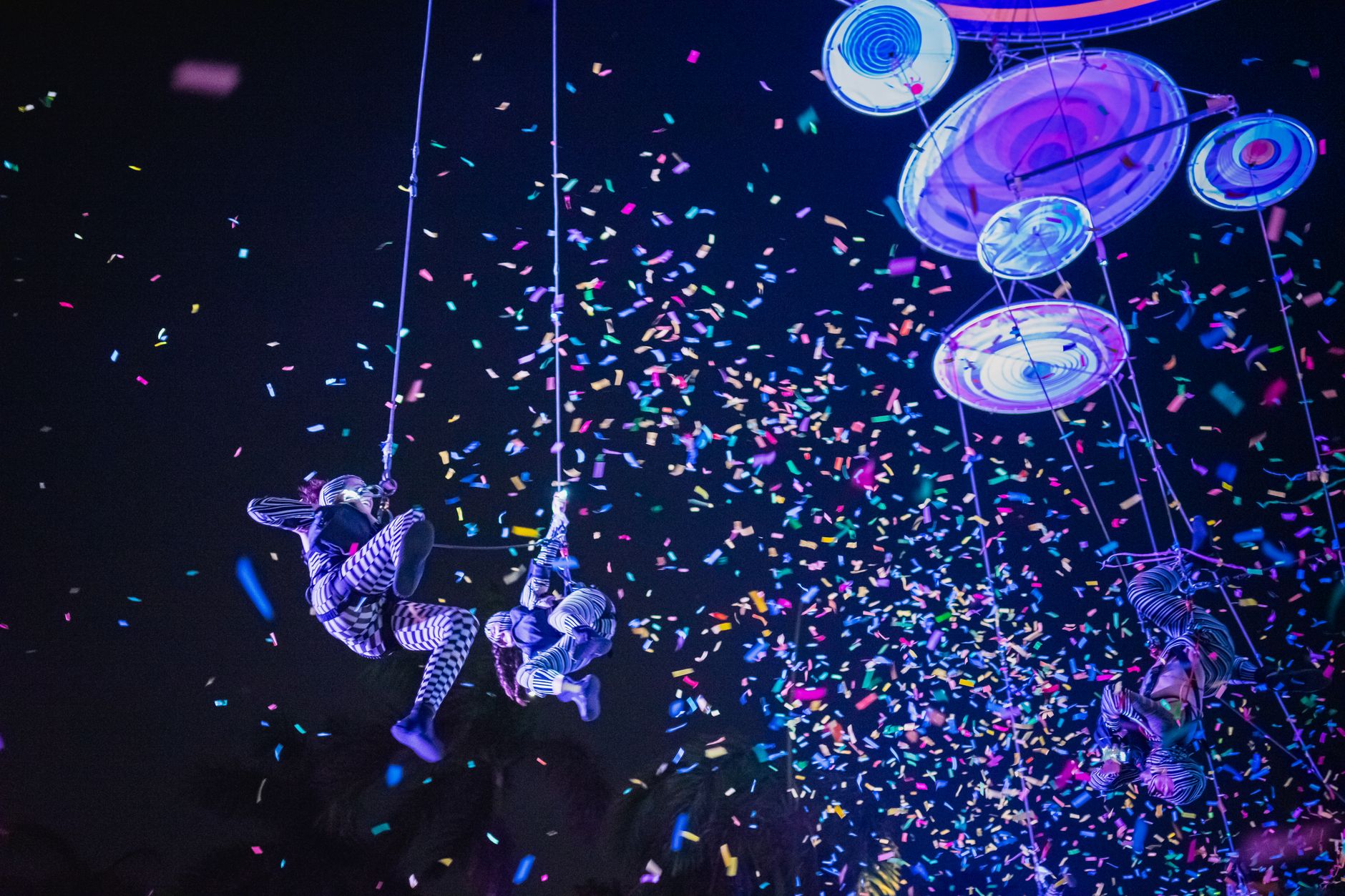 Finnish acrobats Lotta & Stina celebrate 25 years of rolla bolla at Montreal Cirque fest