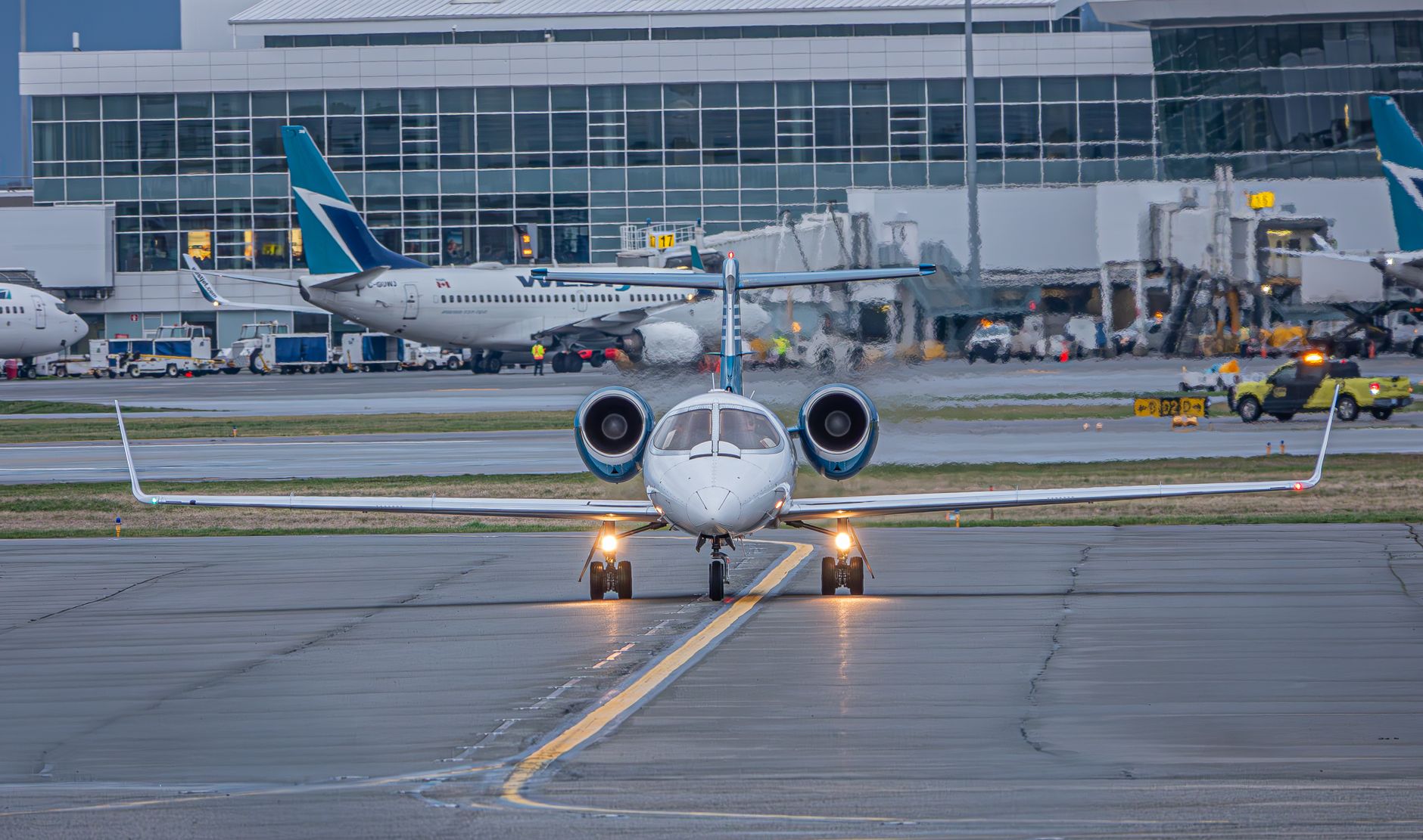 Traffic to Montreal-Trudeau Airport is breaking taxi fares and passenger patience