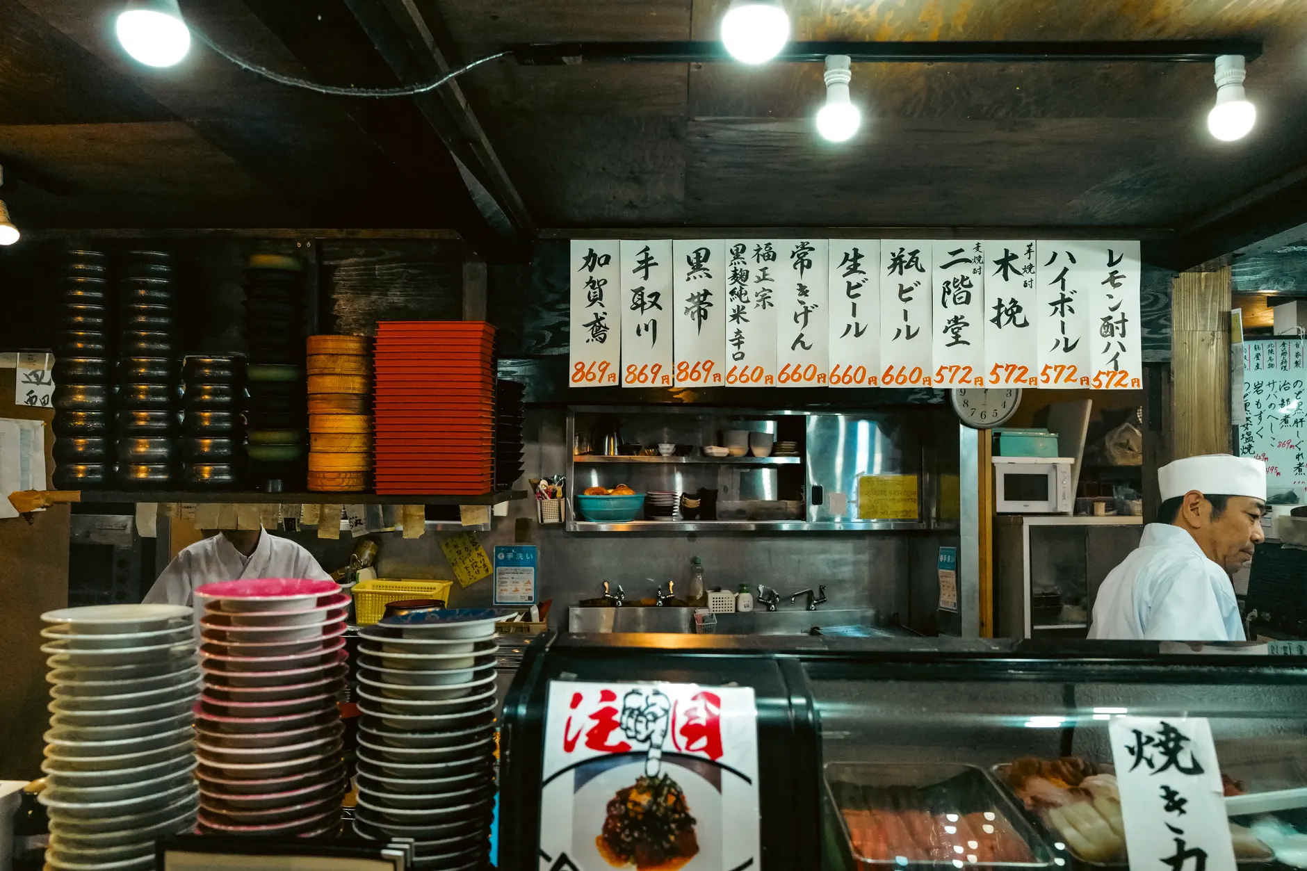 Richmond cafe owner returns to China to care for injured mother, seeking new operator