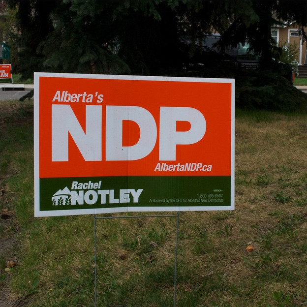 Alberta NDP proposes $18 minimum wage, tip protection for service workers