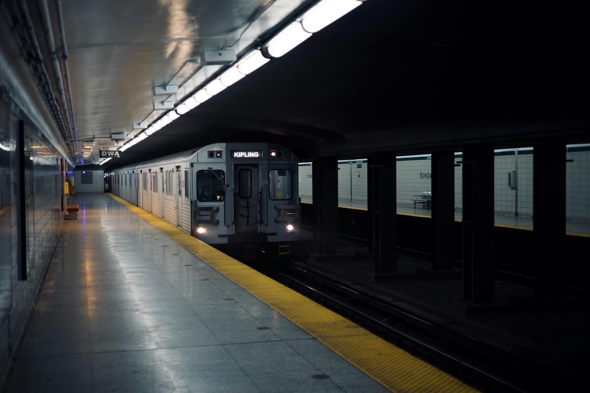 TTC board debates platform barriers versus full doors