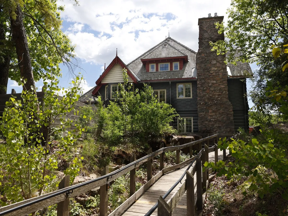O'Brien House reopens as Gatineau Park boutique hotel