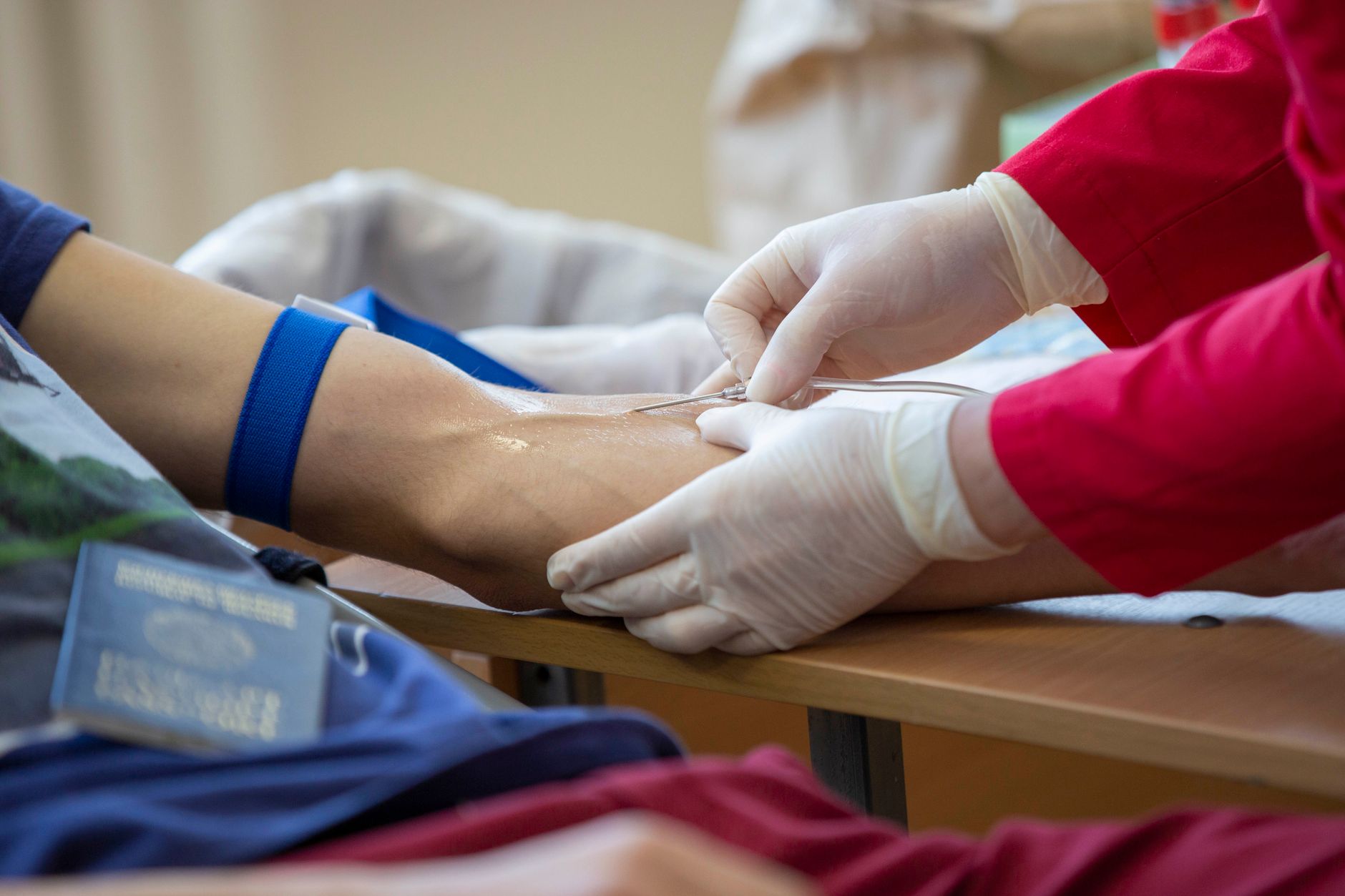 Canadian Blood Services launches urgent donor appeal as supply drops 20 per cent