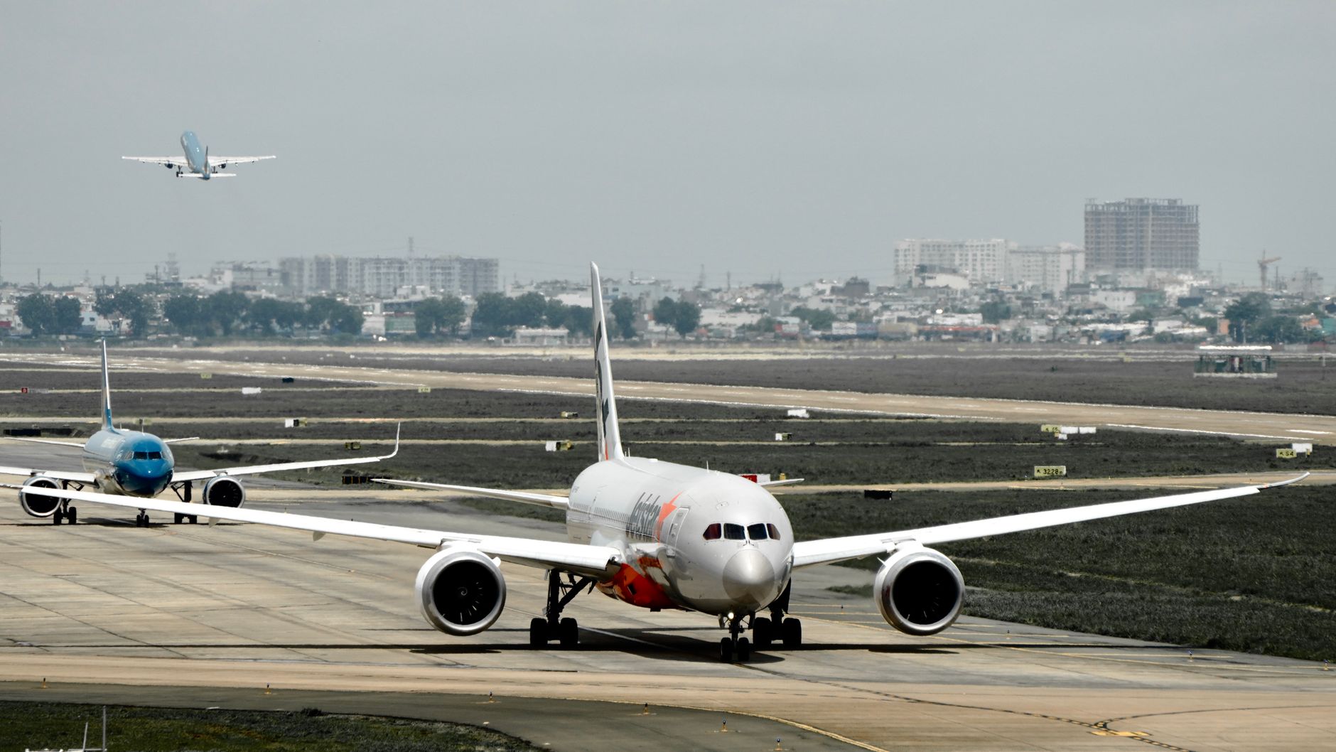 Montreal Metropolitan Airport opens commercial terminal Monday