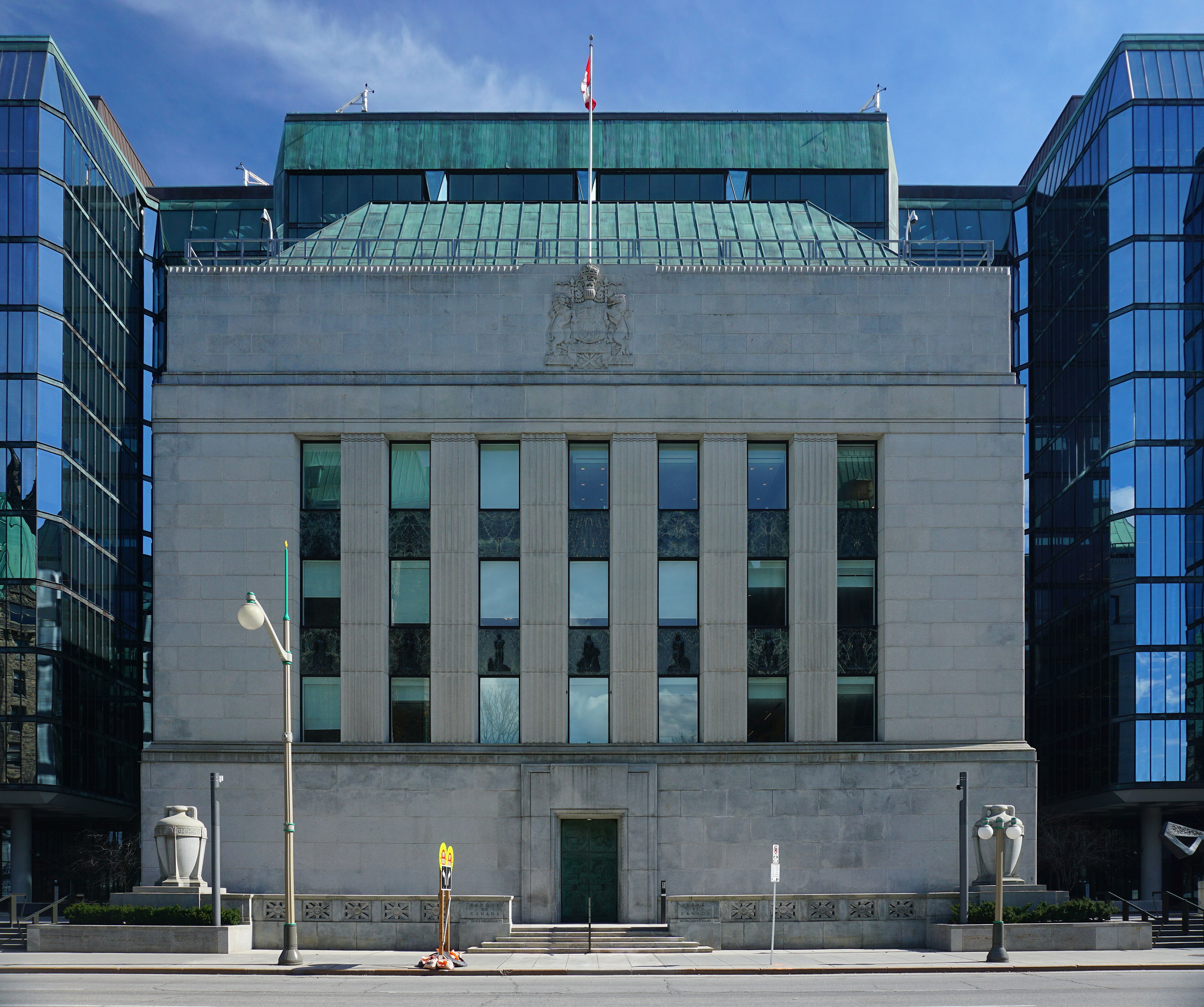 Bank of Canada locks out 60 security officers