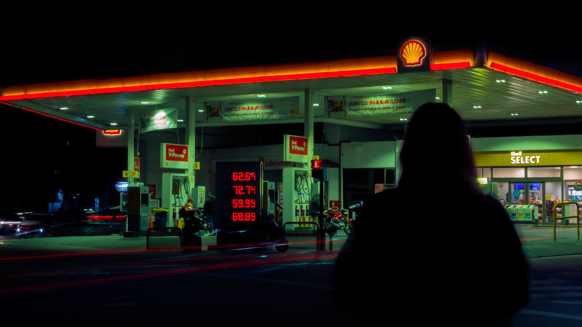 Gas prices stay high even as oil settles