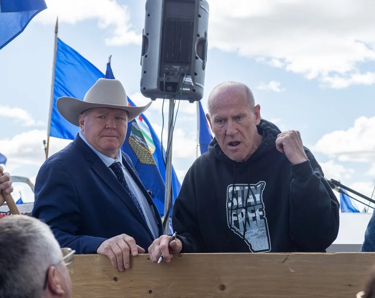 UCP members push to oust Smith over separation stance
