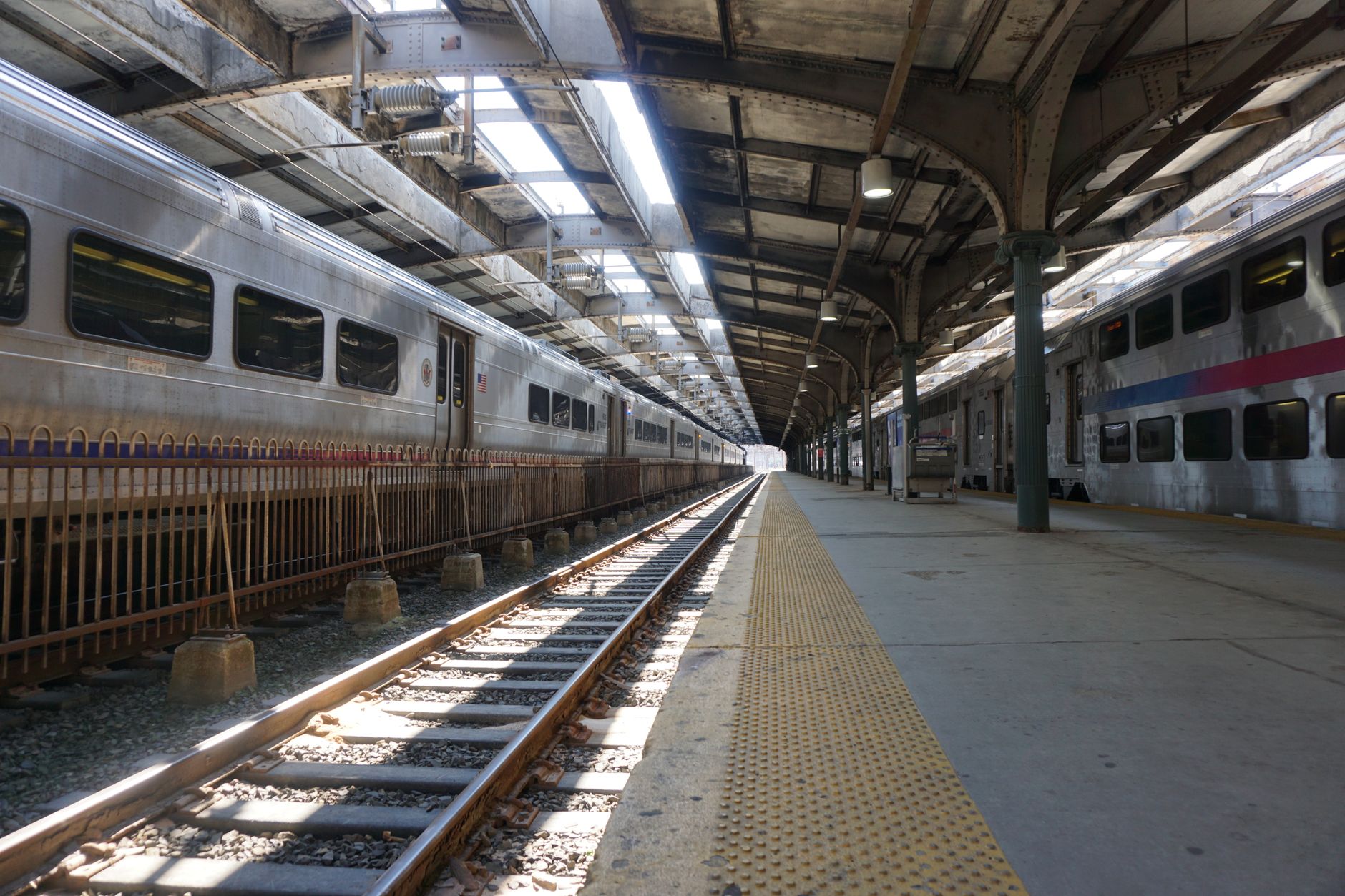 Heat wave slows GO Transit as tracks buckle