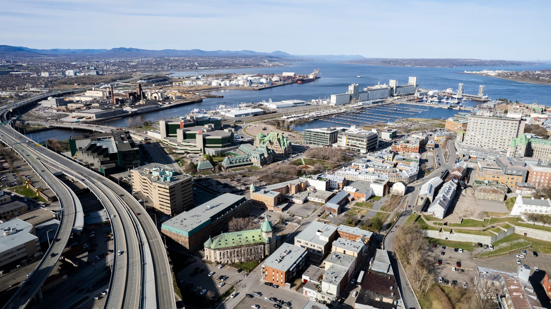 Nine Canadian provinces sign landmark deal allowing direct alcohol sales across borders