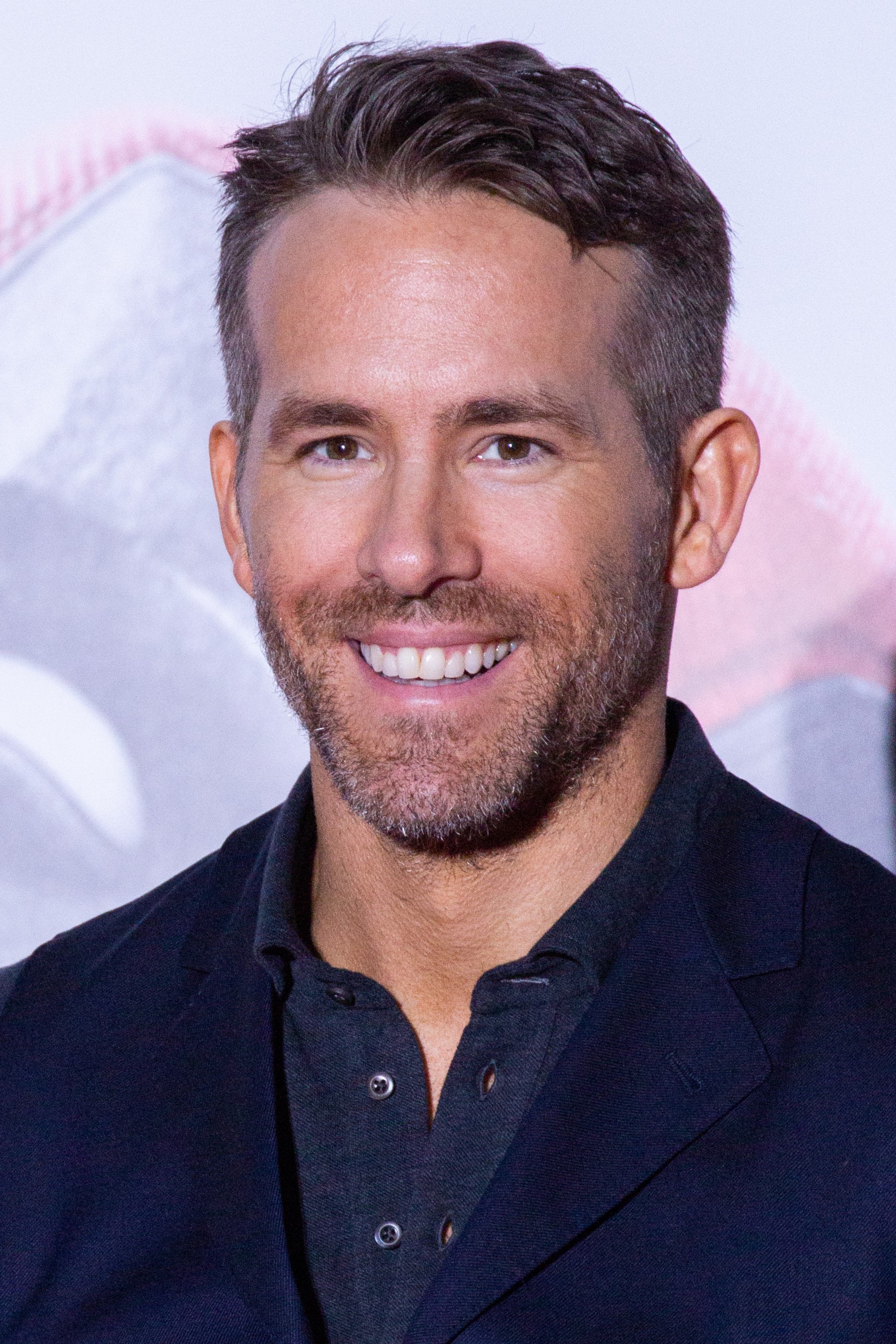 Ryan Reynolds flies to Toronto for Canada's World Cup opener