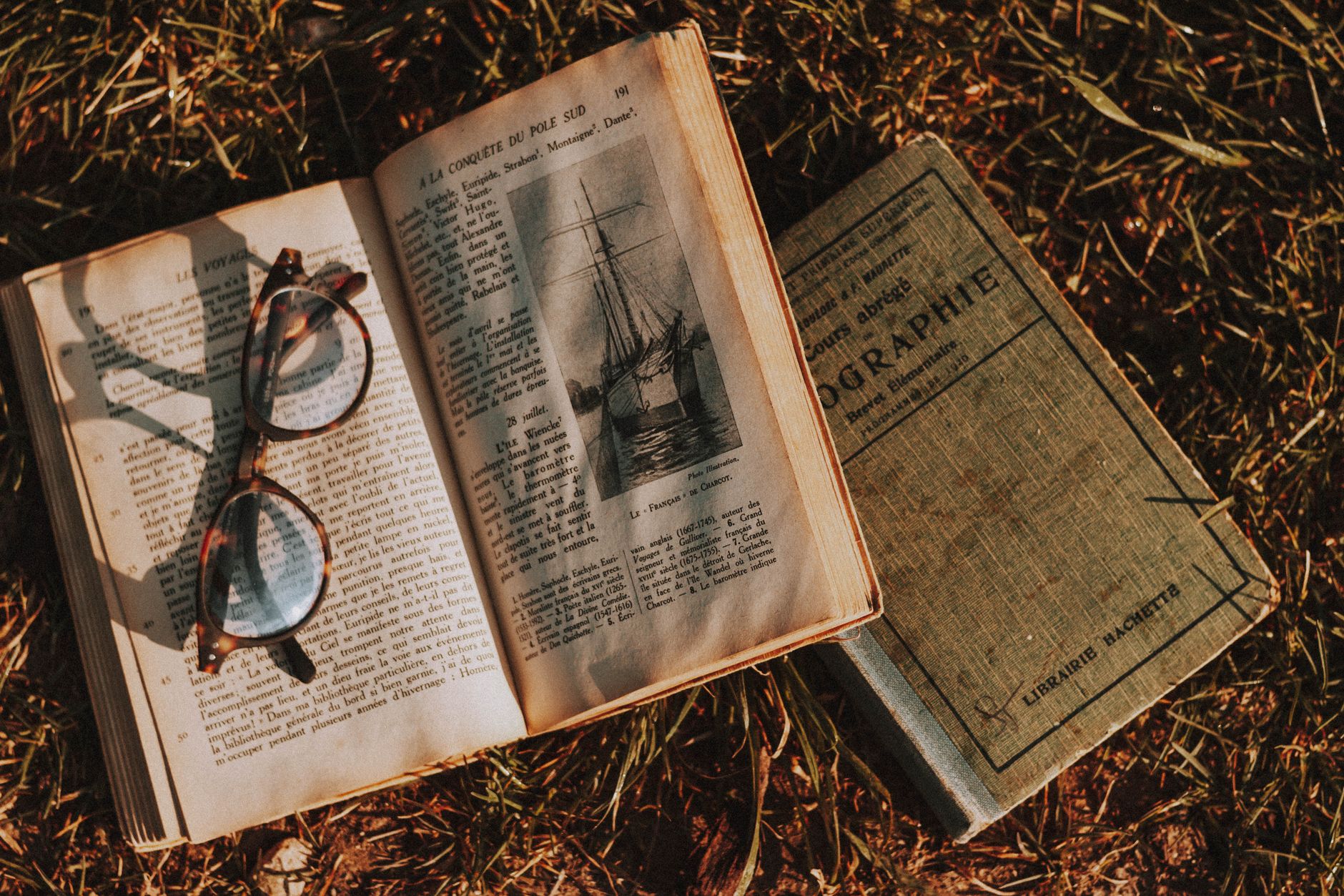 Reading the city's past through its physical traces