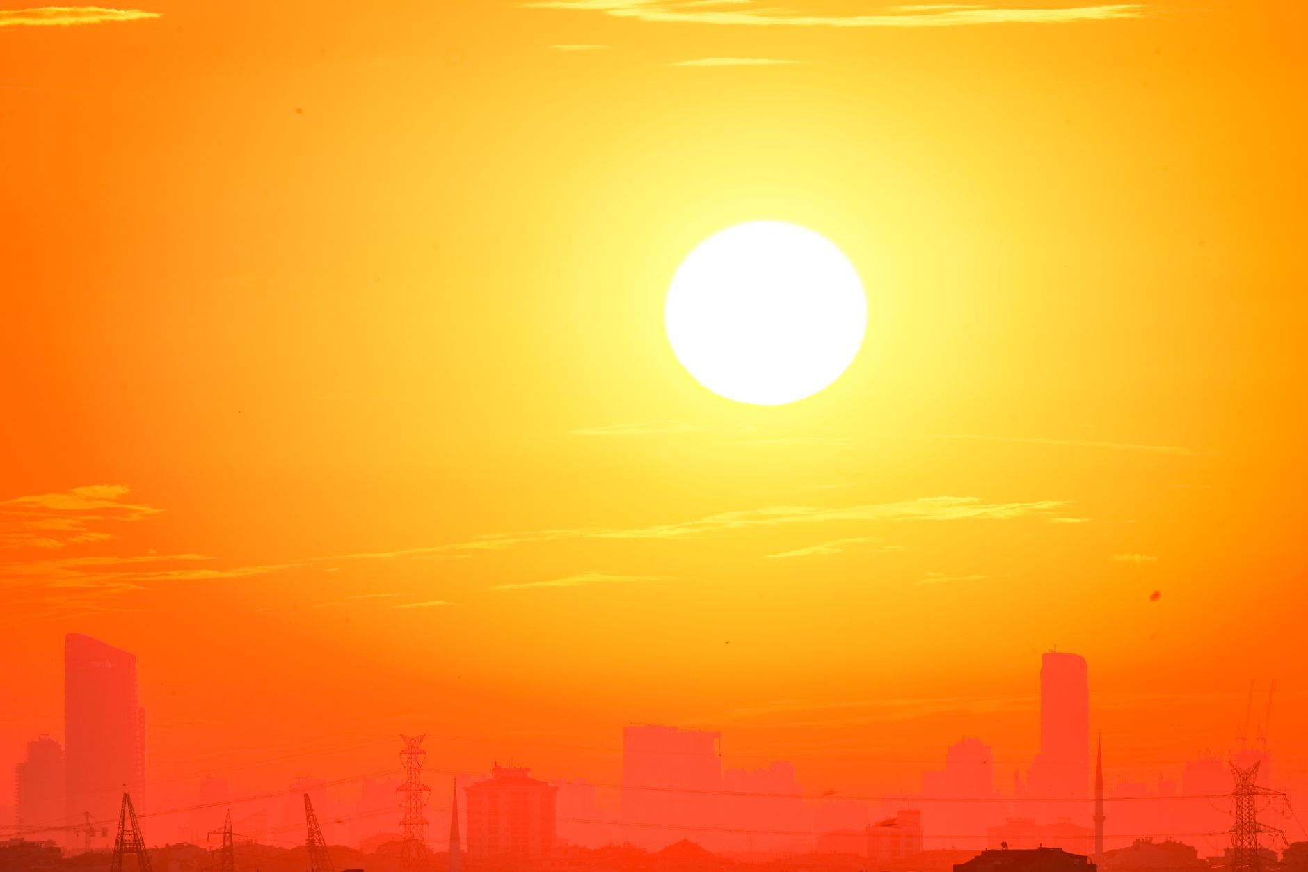 Over 55,000 Quebec homes still without power as heat wave peaks Friday