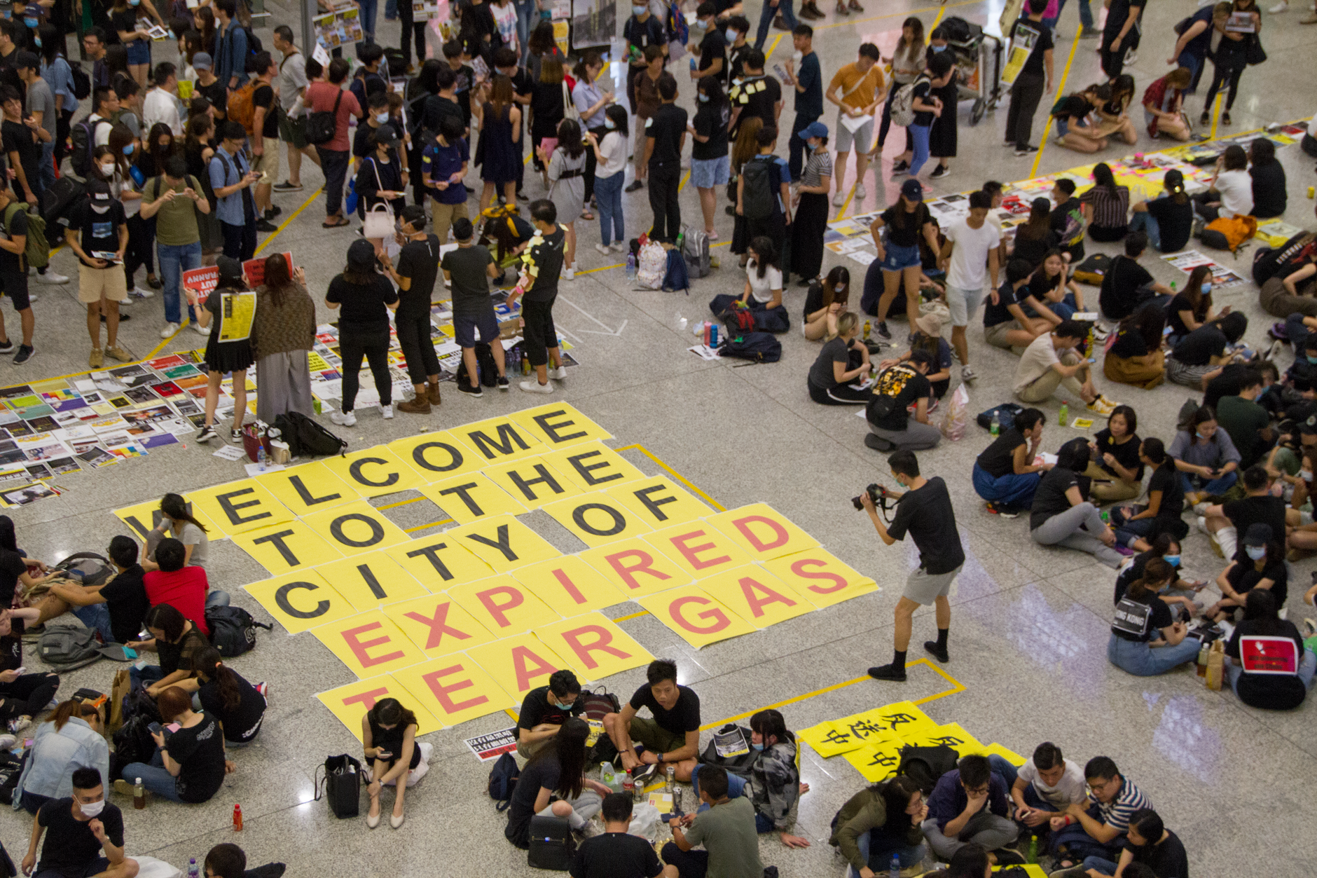 300 gather at Robson Square for Hong Kong PR processing plea