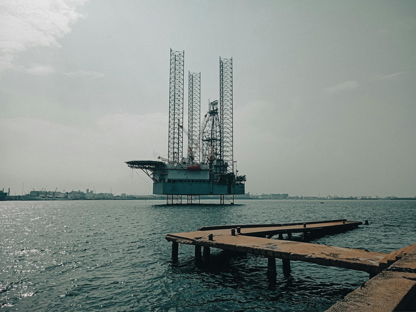 Oil boom returns to Alberta as rigs work overtime