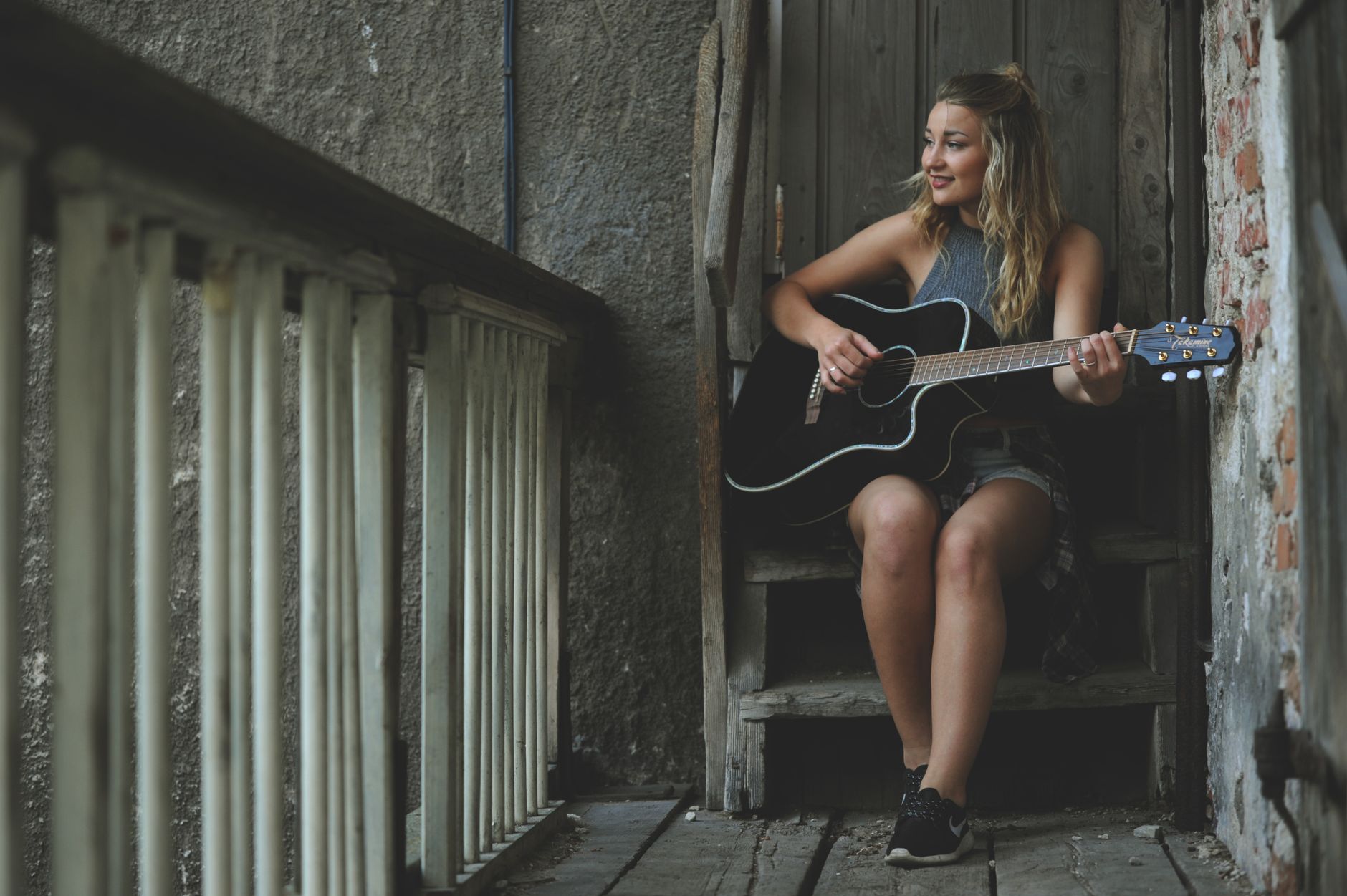 Okotoks singer Brettyn Rose finds her voice through heartbreak and family