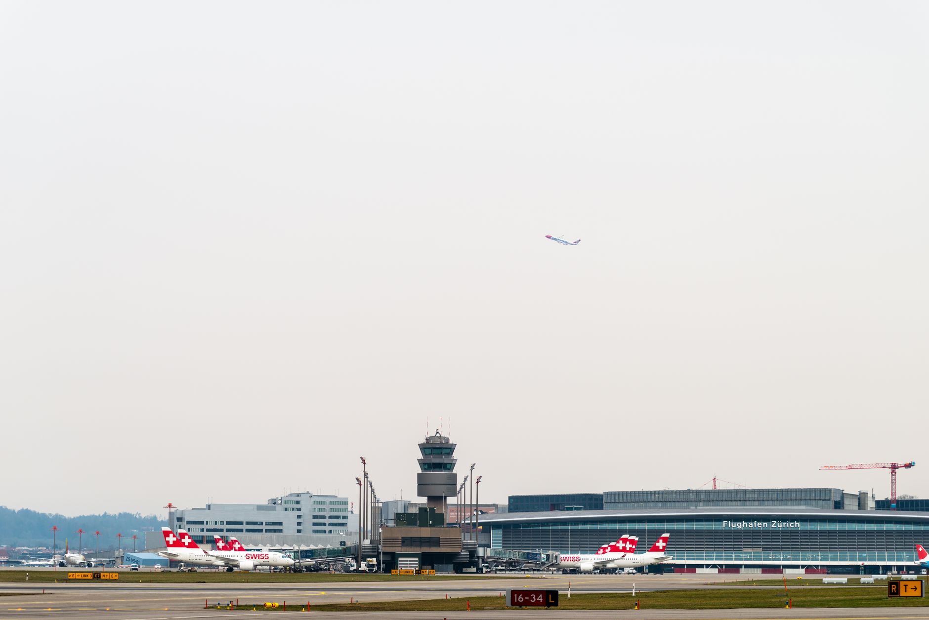 WestJet warning of ongoing flight disruptions as airline returns to normal operations