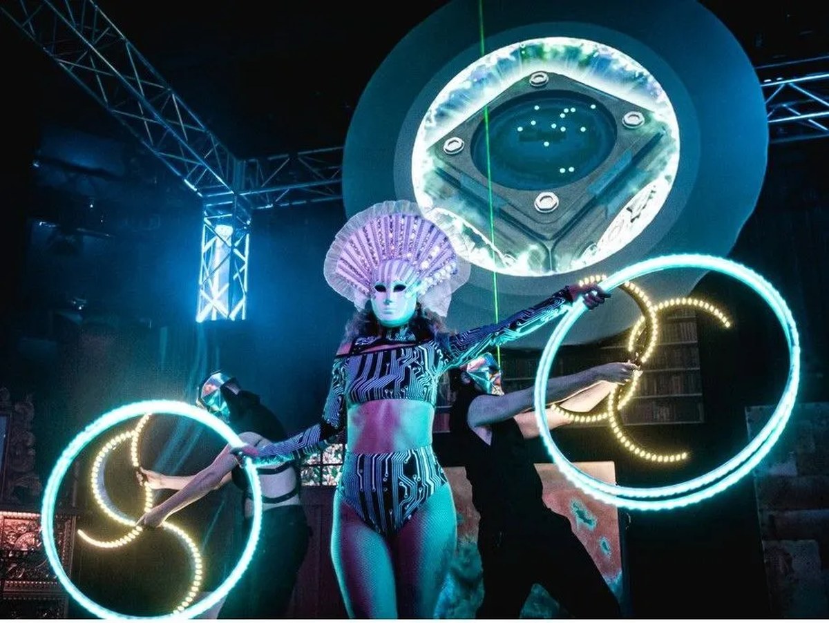 Circus act The Time Machinist rolls back into Calgary
