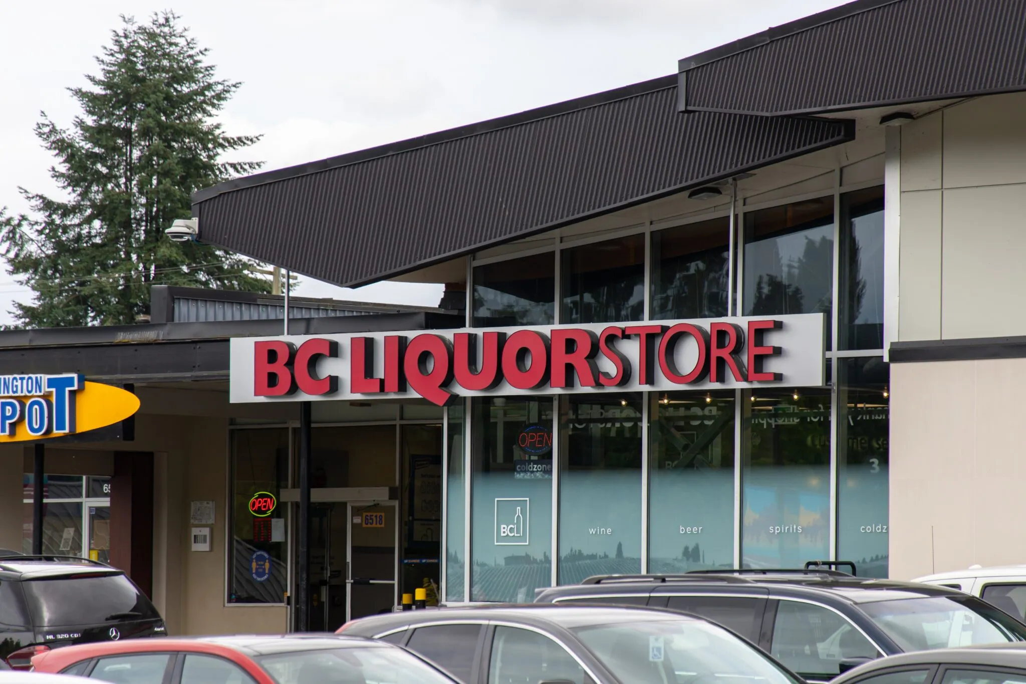B.C. bars and restaurants can now buy from private liquor stores