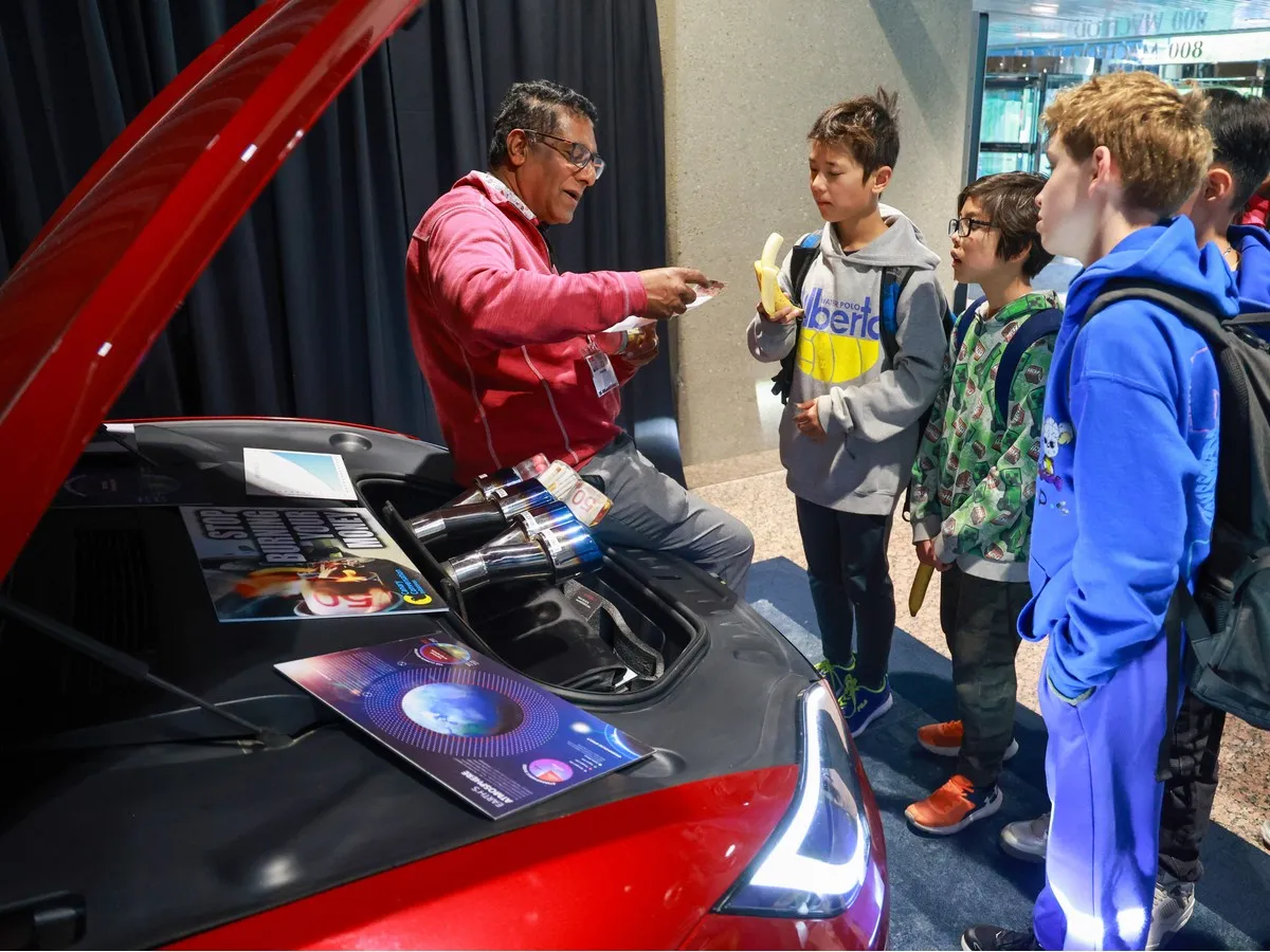 Mayor's Environment Expo draws 2,000 students to City Hall