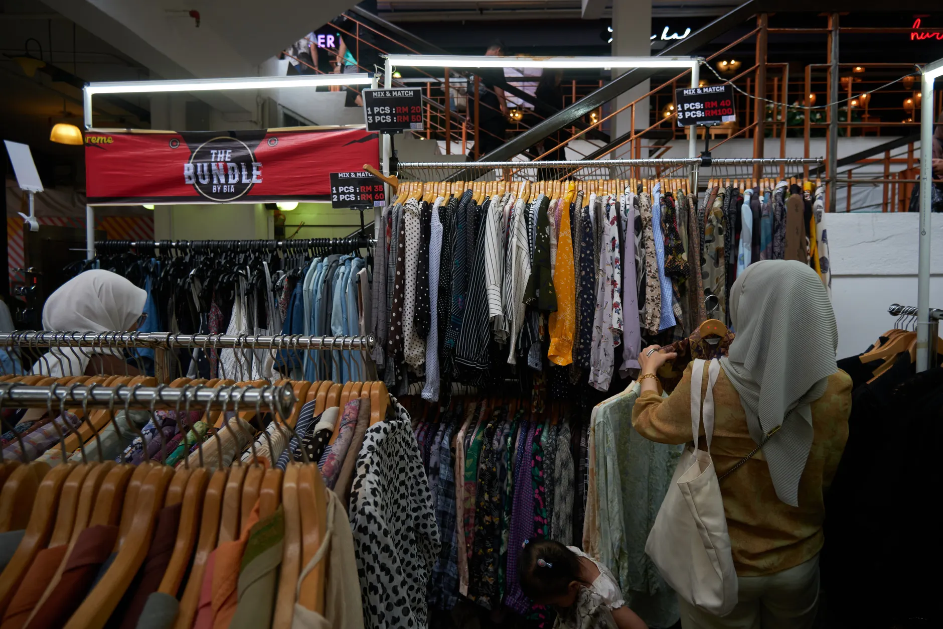 Aritzia hiring 1,500+ seasonal staff for warehouse sale