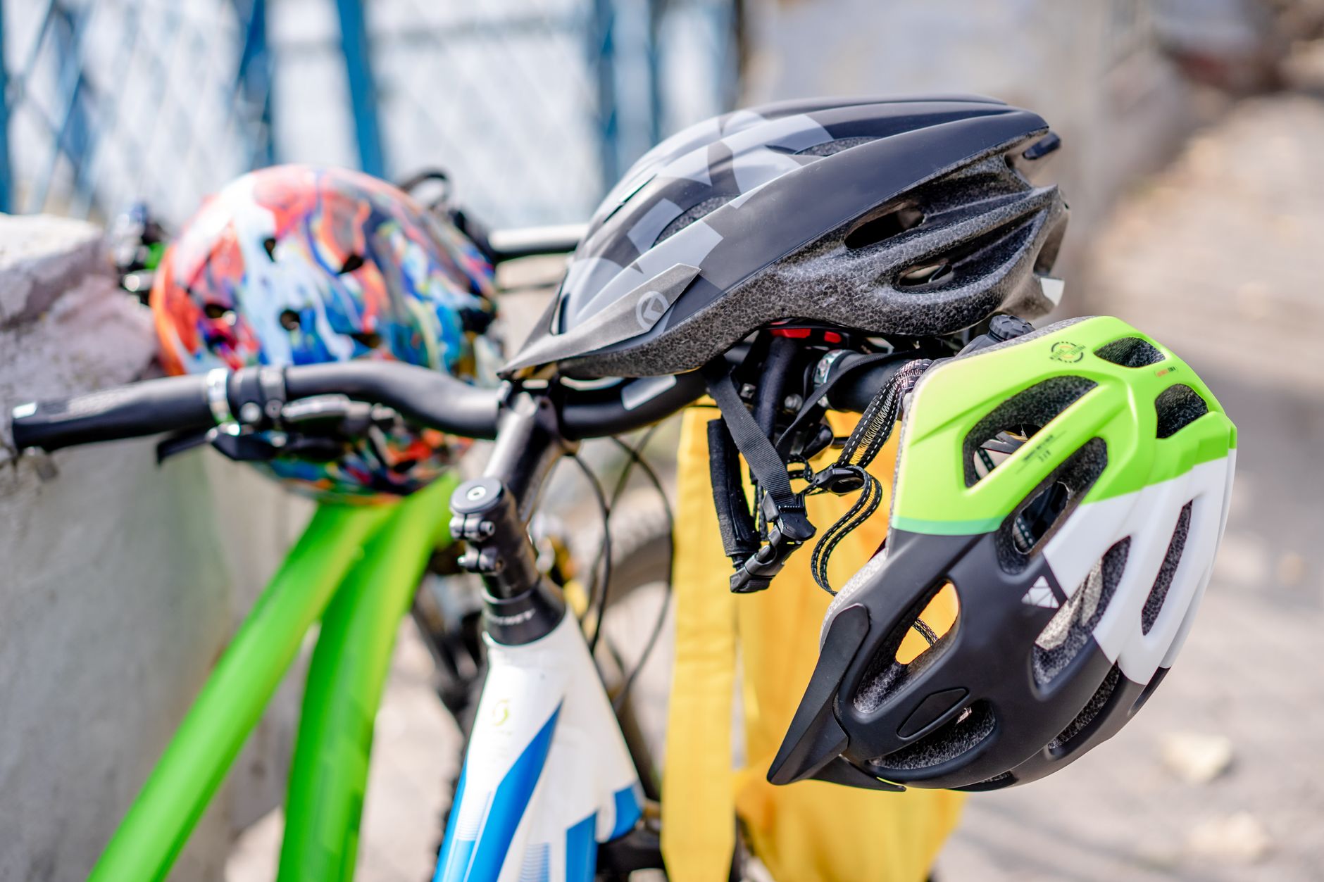 Cyclist hit by two vehicles in critical condition in Hochelaga