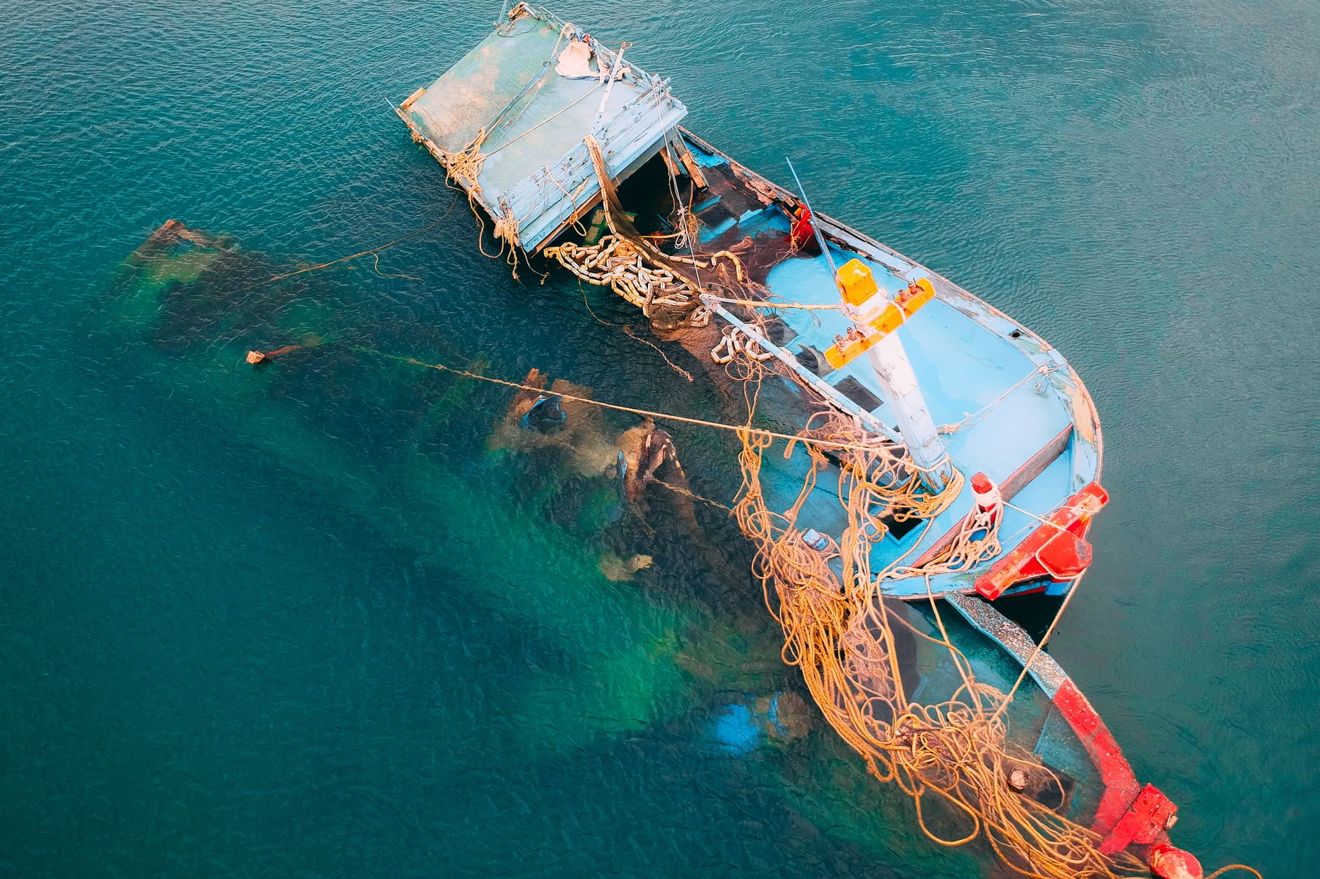 B.C. sunk charter boat search hampered by deep water, slack tide expected to help