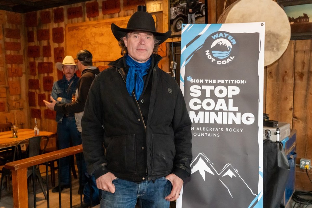 Corb Lund's final push for coal petition comes to Okotoks